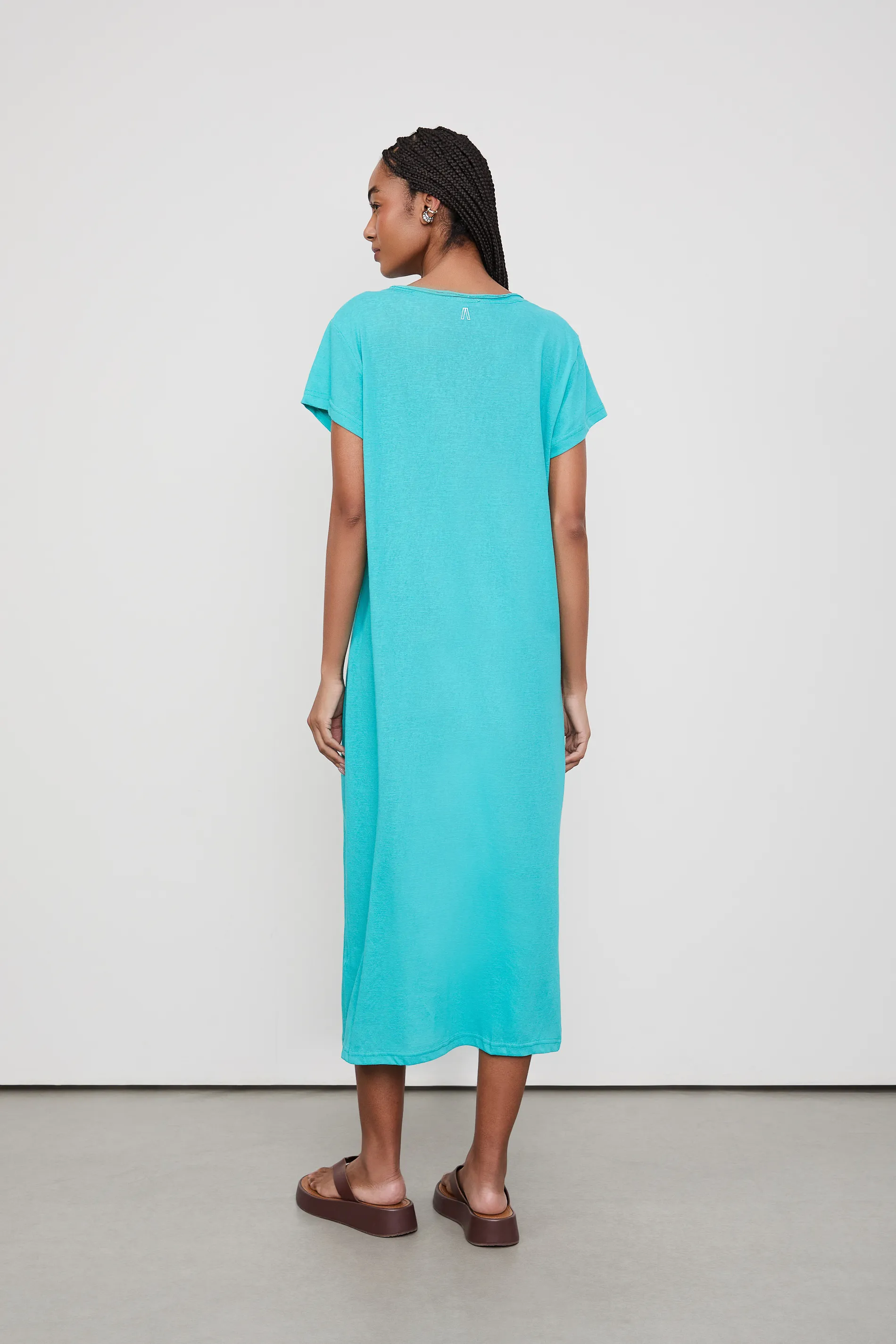 Vestido T-Shirt De Malha Com Fenda — foto 3