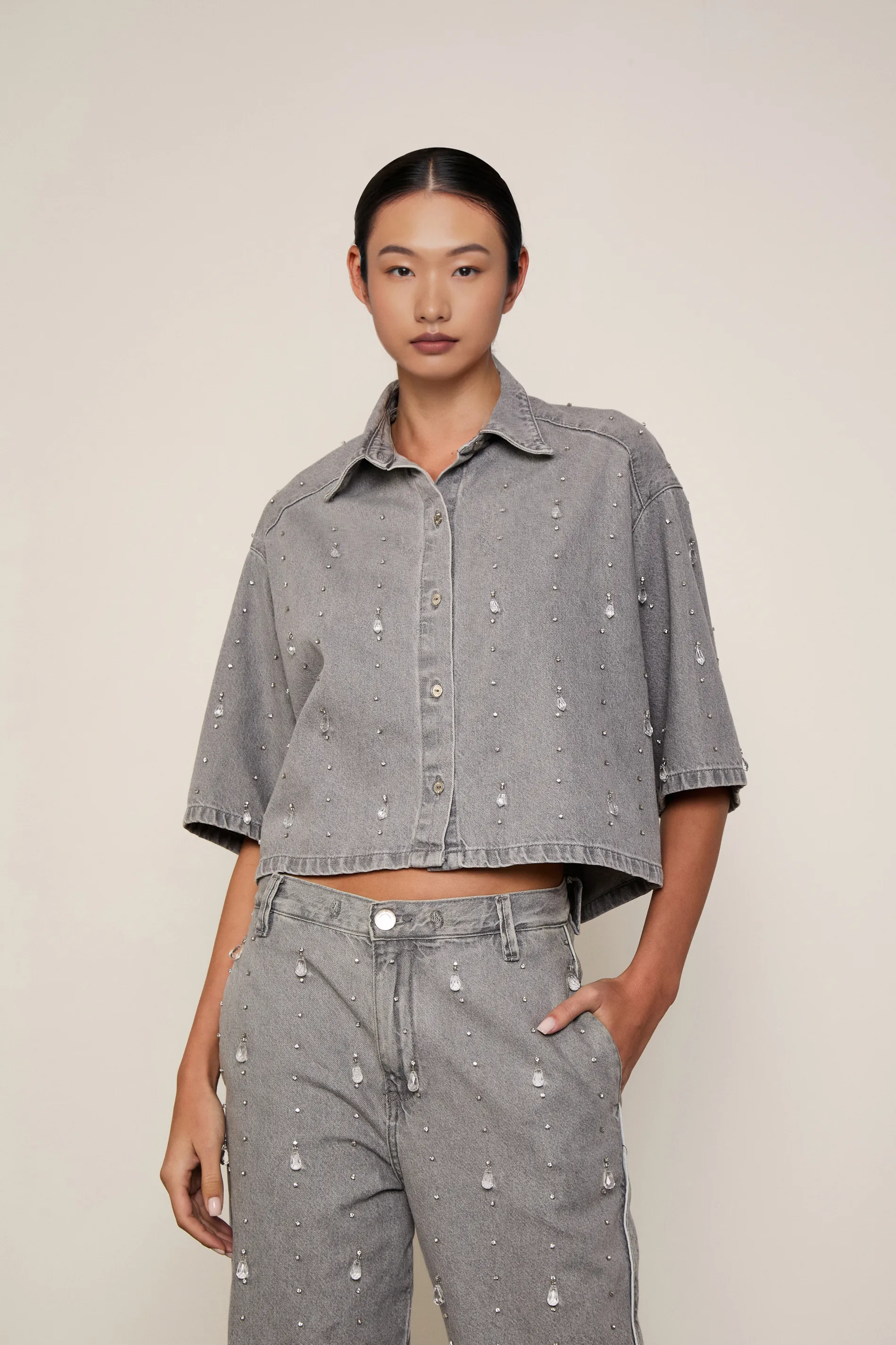 Camisa Jeans Cropped Over Com Cristais