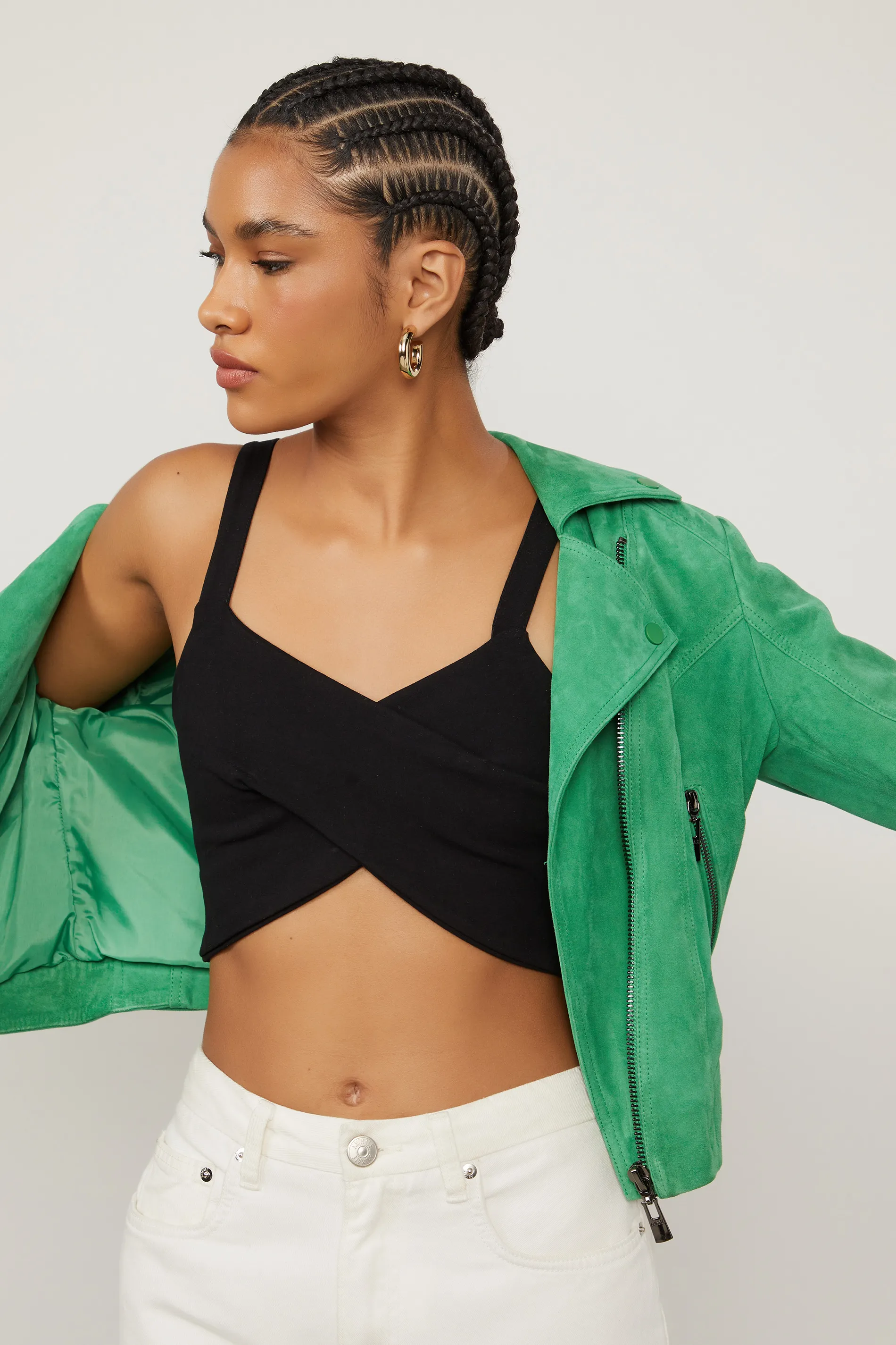 Cropped De Malha Preto Com Detalhe Cruzado — foto 4