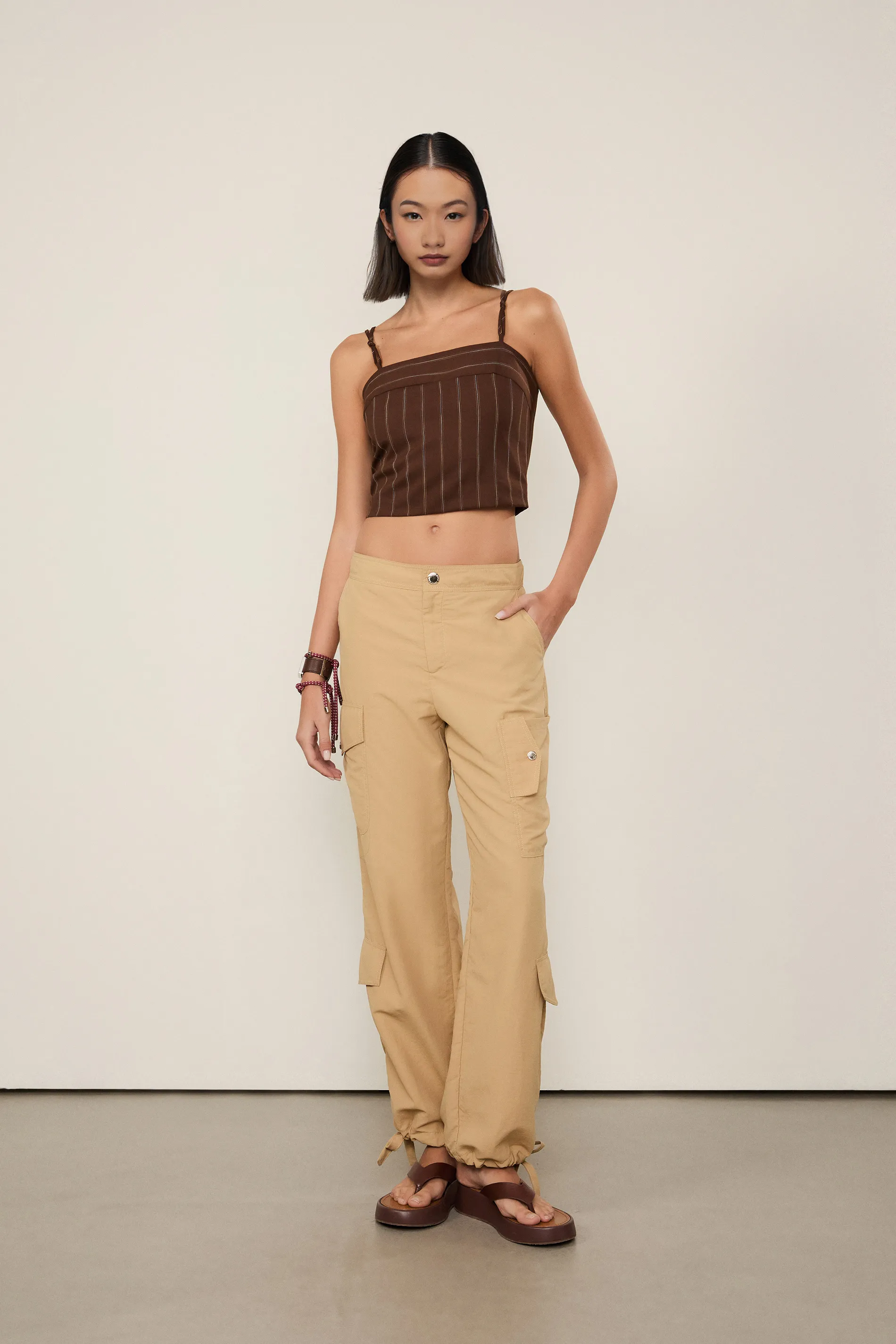 Top De Viscose Cropped Com Alcas Em No — foto 2