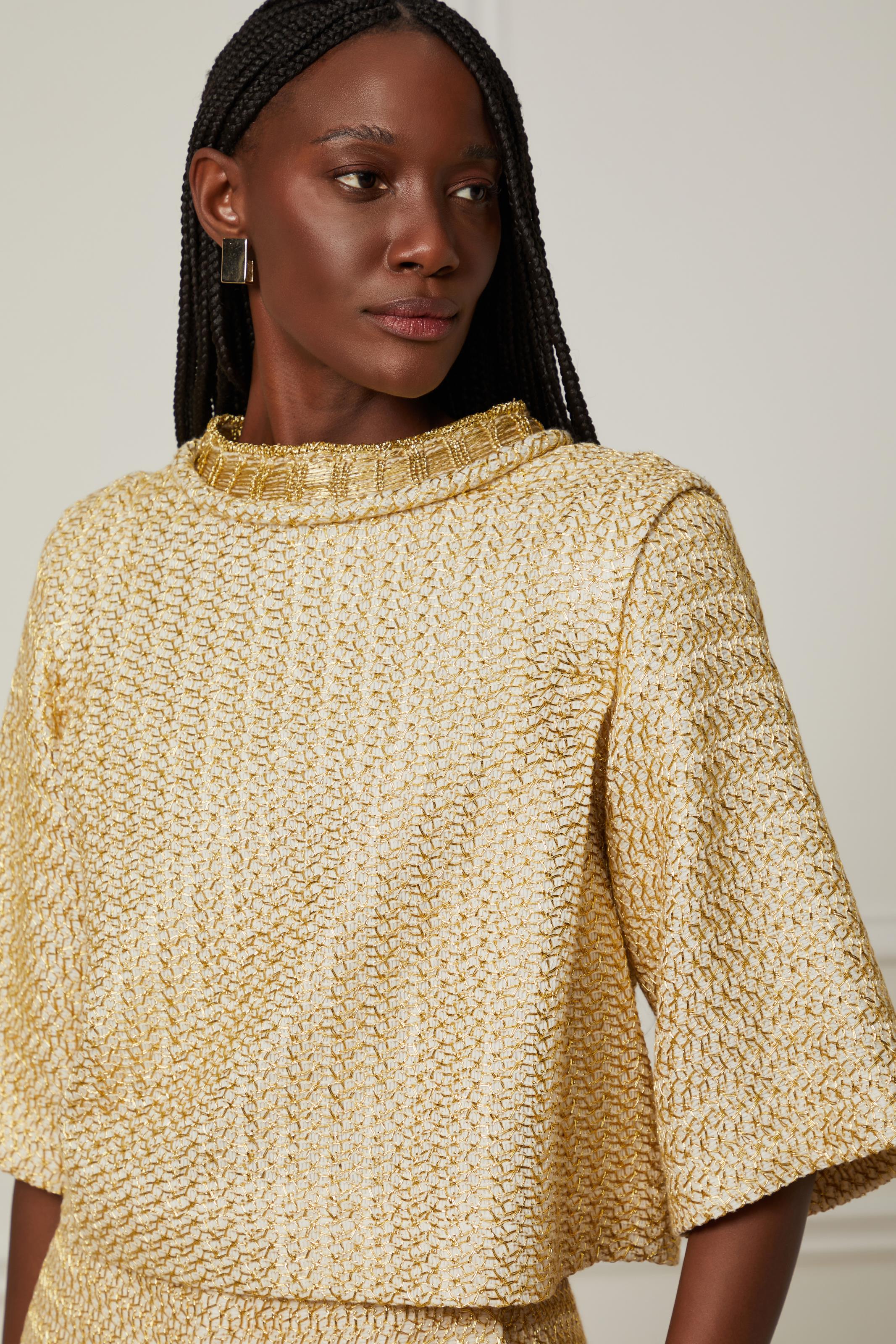 Camiseta De Tecido Com Lurex Dourado Ombreira e Gola De Tricô — foto 2
