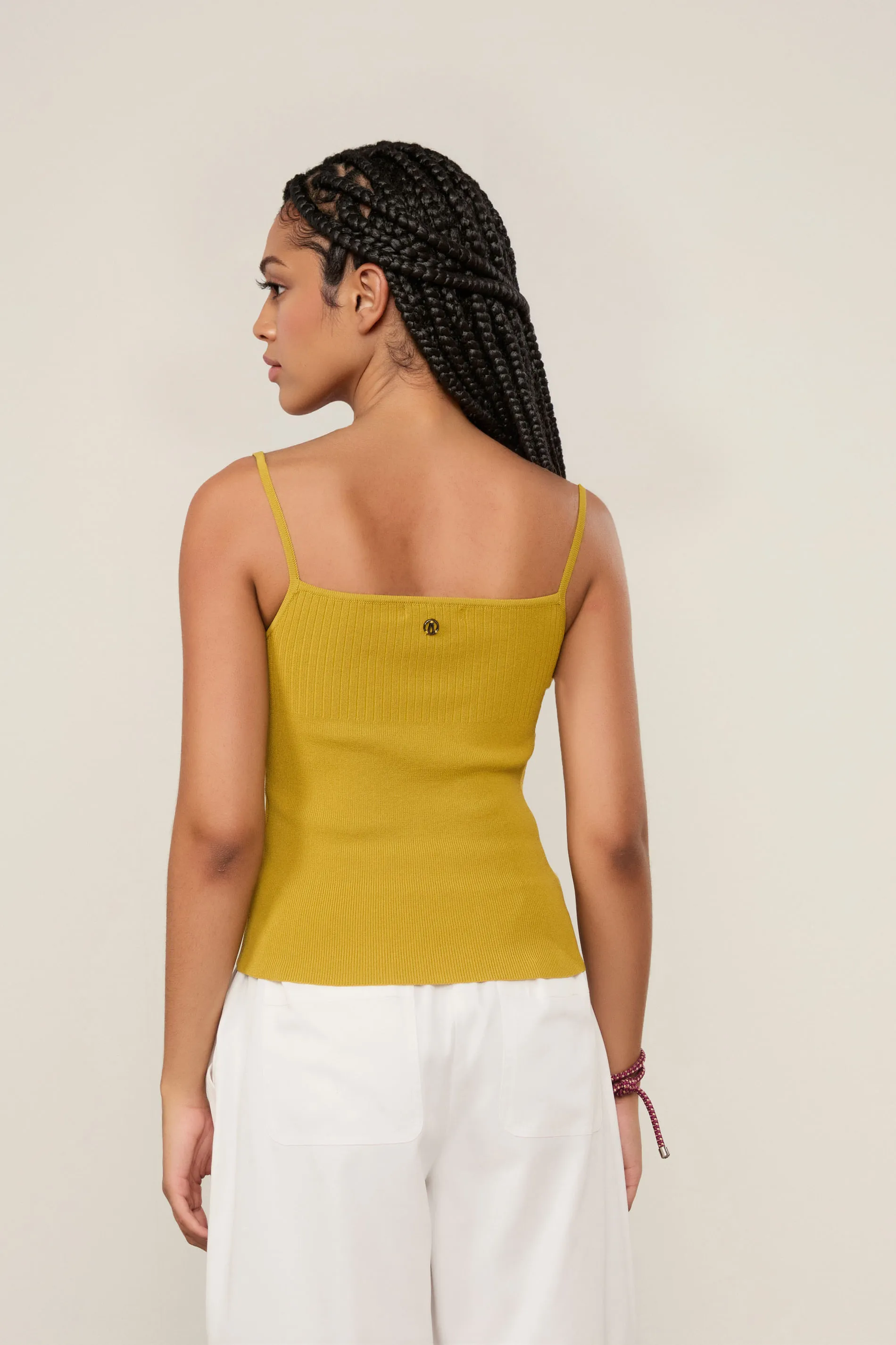 Regata De Tricot Decotada Alças Finas — foto 4
