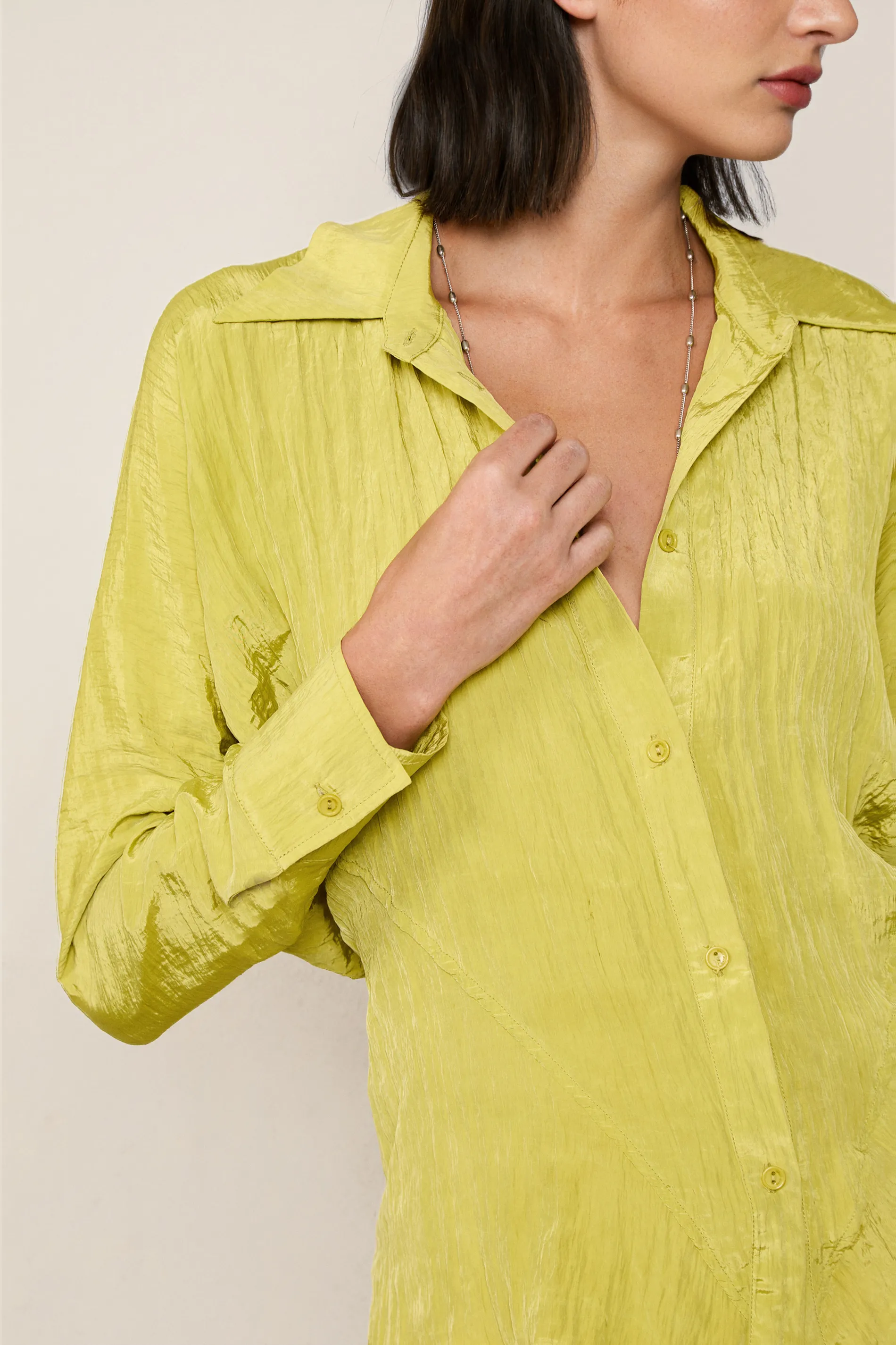 Camisa De Cetim Recorte Ajustado — foto 2