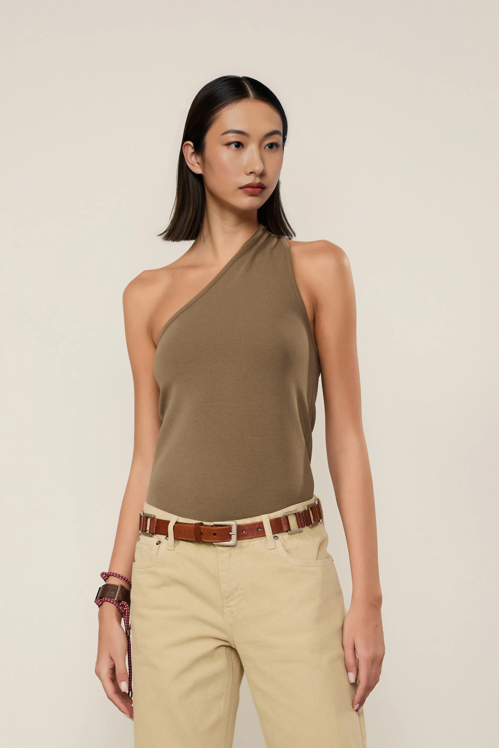 Regata De Malha Halter Neck Assimetrica — foto 2