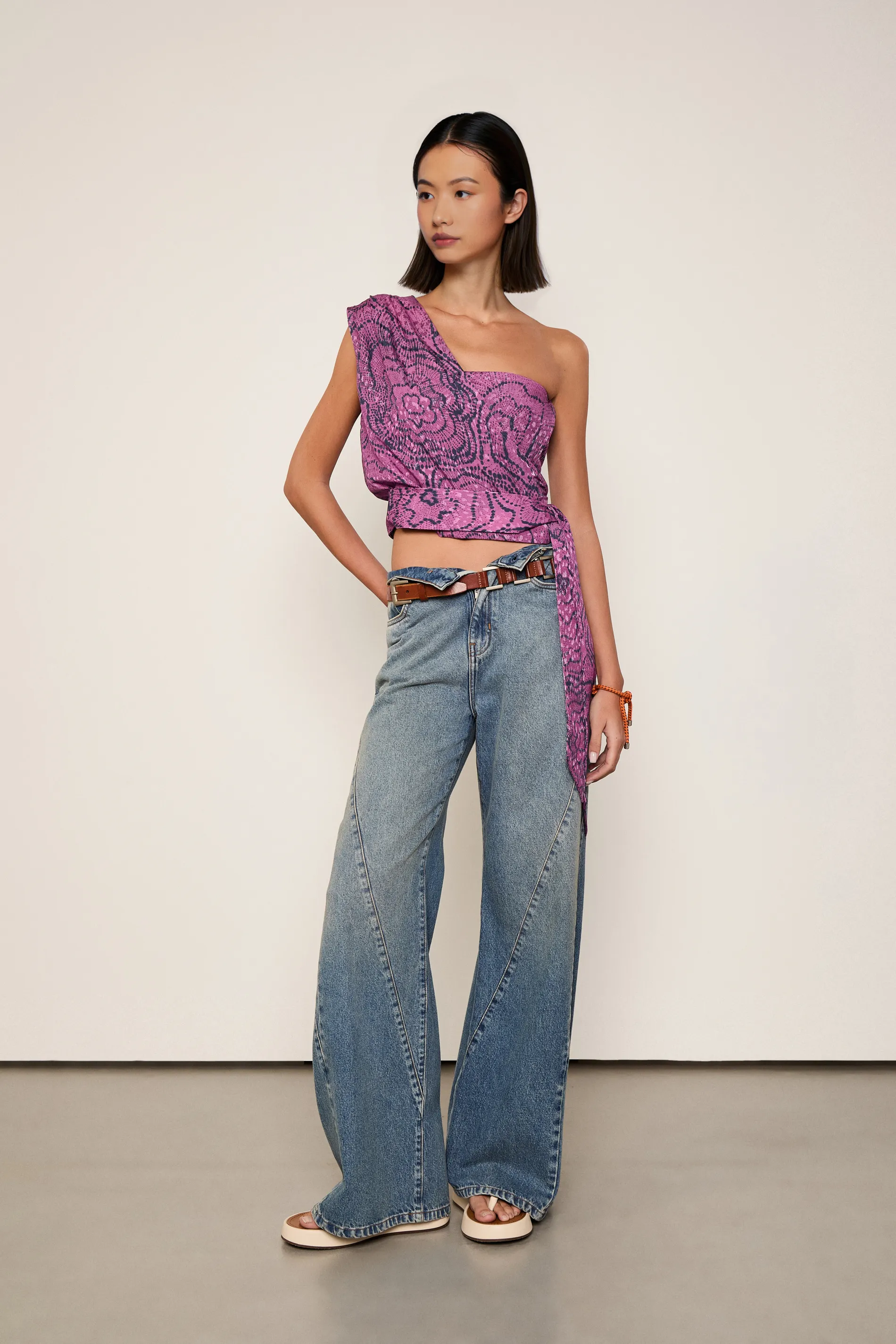 Blusa Est Floral Pipa e Navy — foto 2