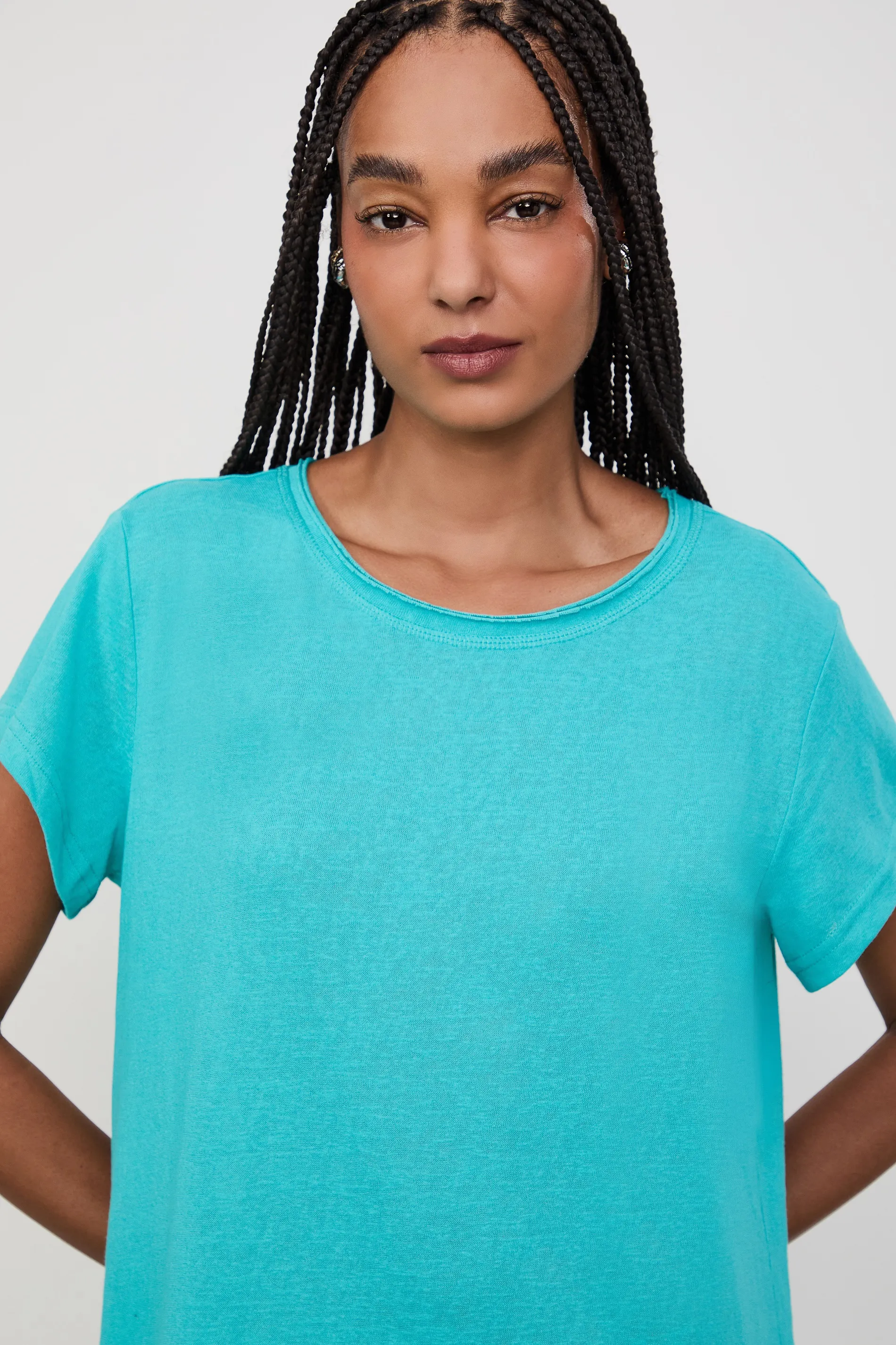 Vestido T-Shirt De Malha Com Fenda — foto 2