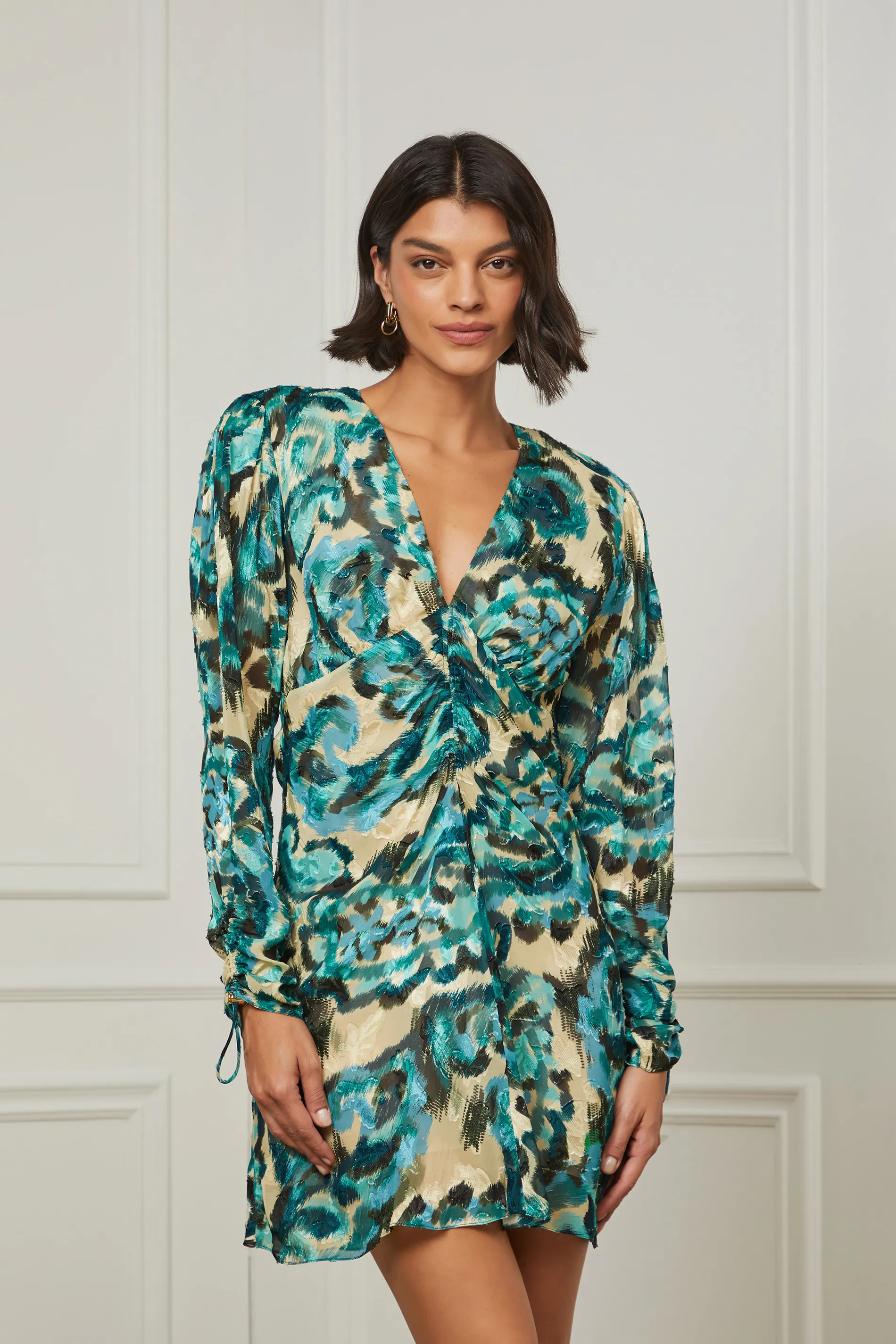 Vestido Devorê Curto Manga Longa Estampado — foto 4