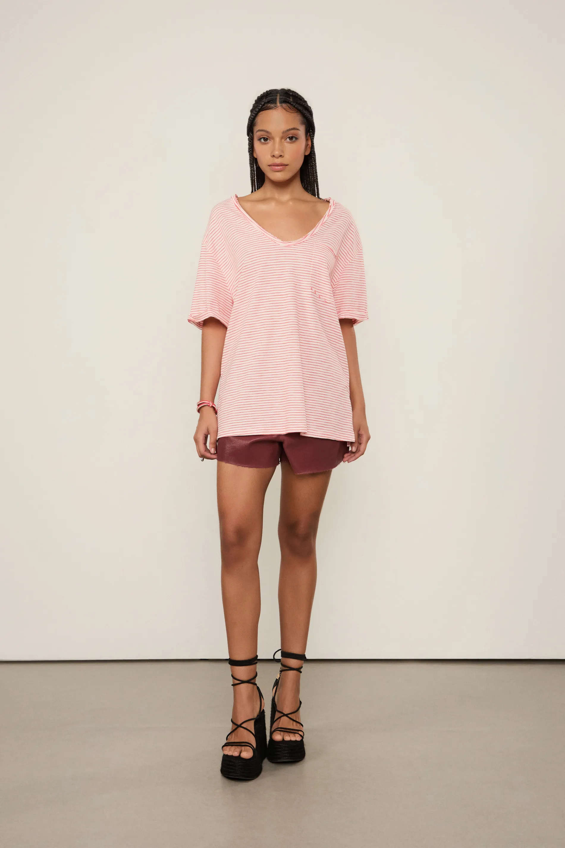 Camiseta De Malha Com Bolso Listrada — foto 2
