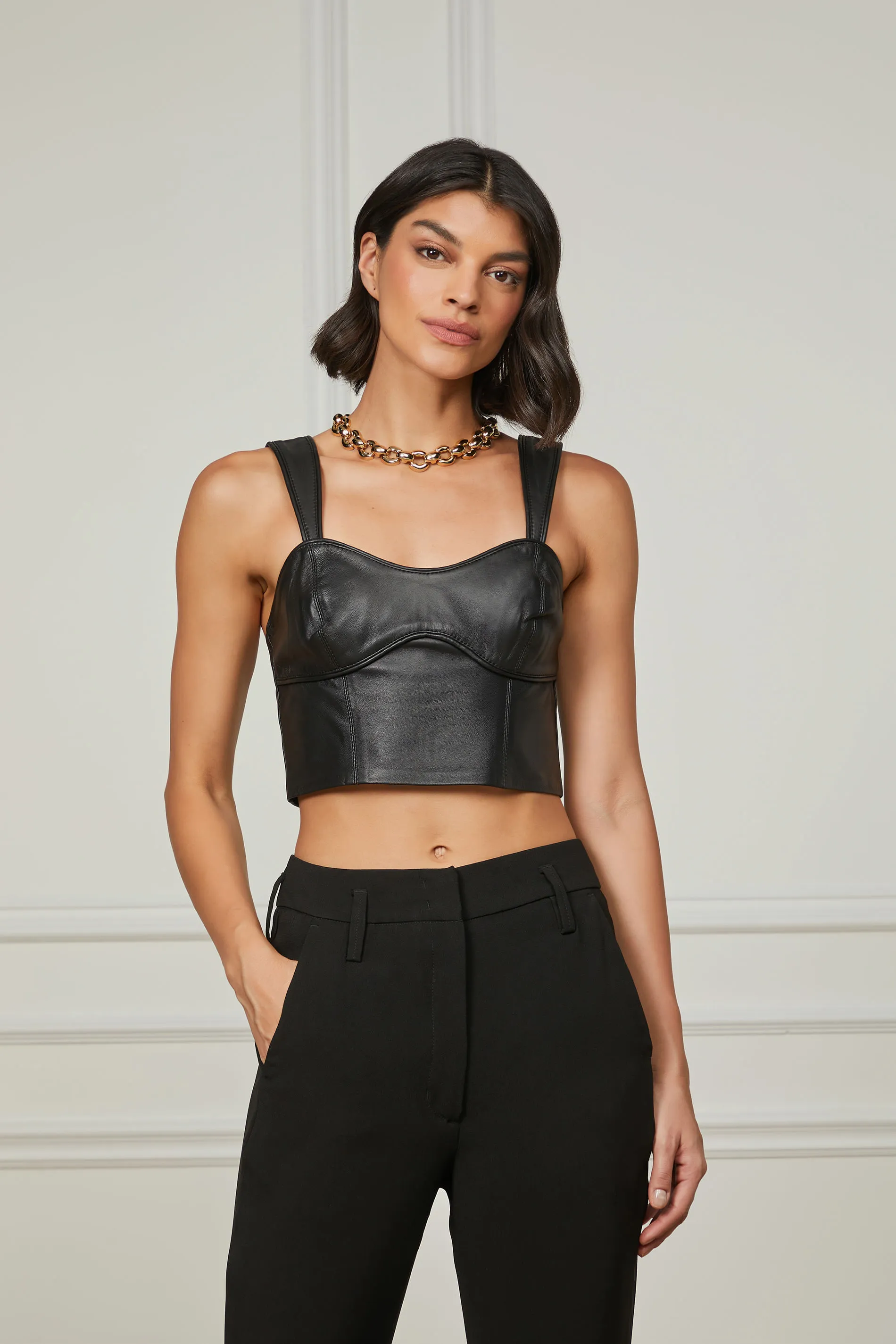 Top De Couro Cropped Detalhe Vivo Preto — foto 2