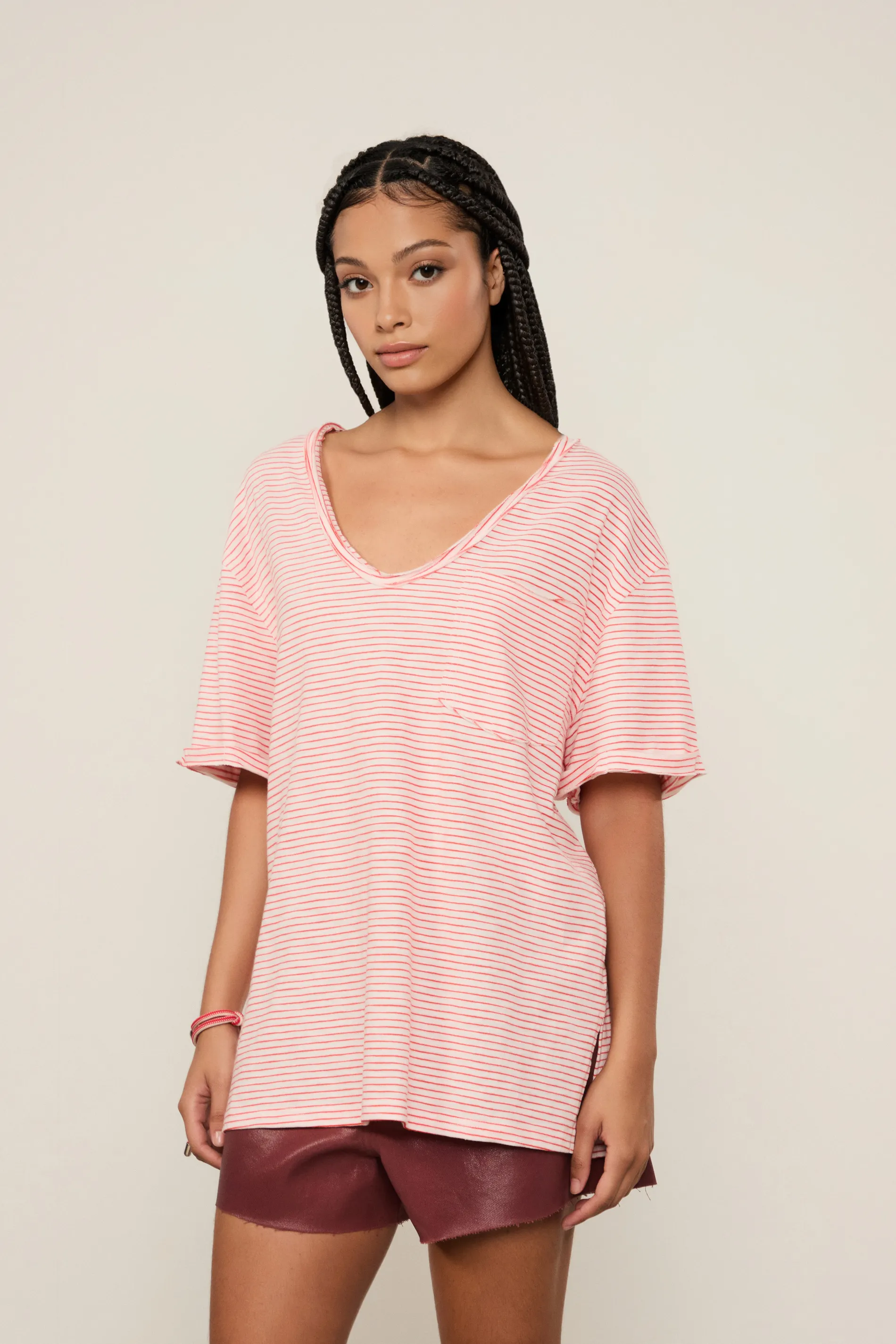Camiseta De Malha Com Bolso Listrada