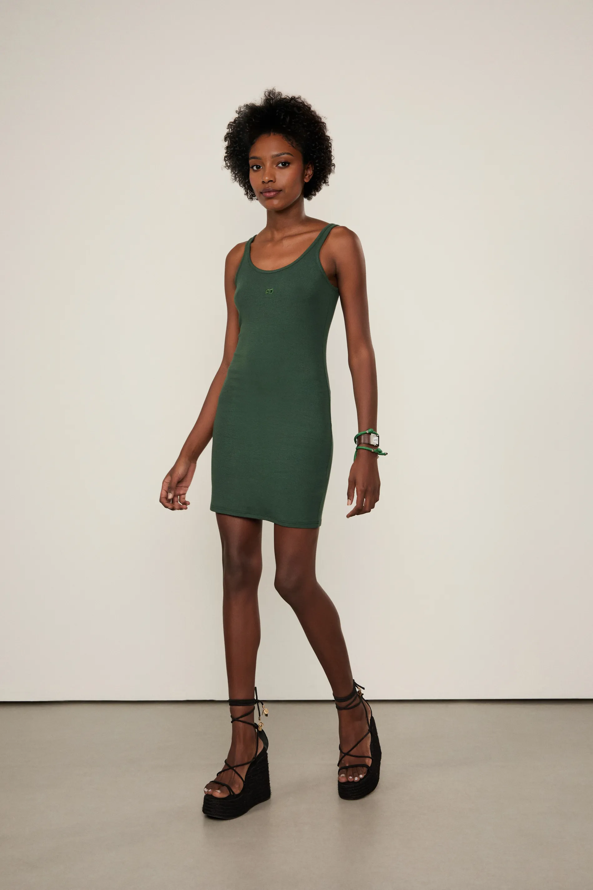 Vestido De Malha Curto Com Alcas Finas
