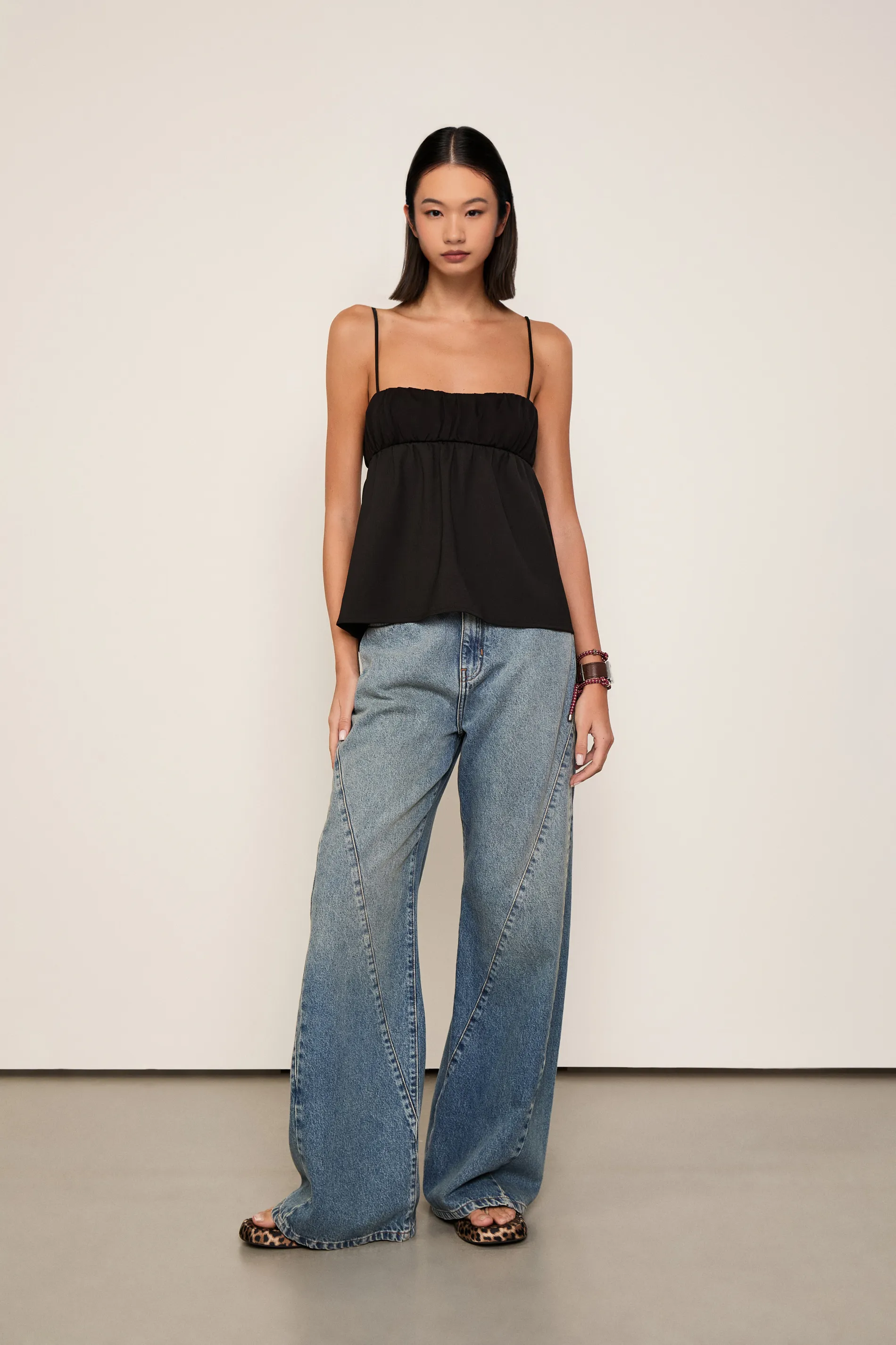 Blusa De Crepe Franzida Cropped — foto 2