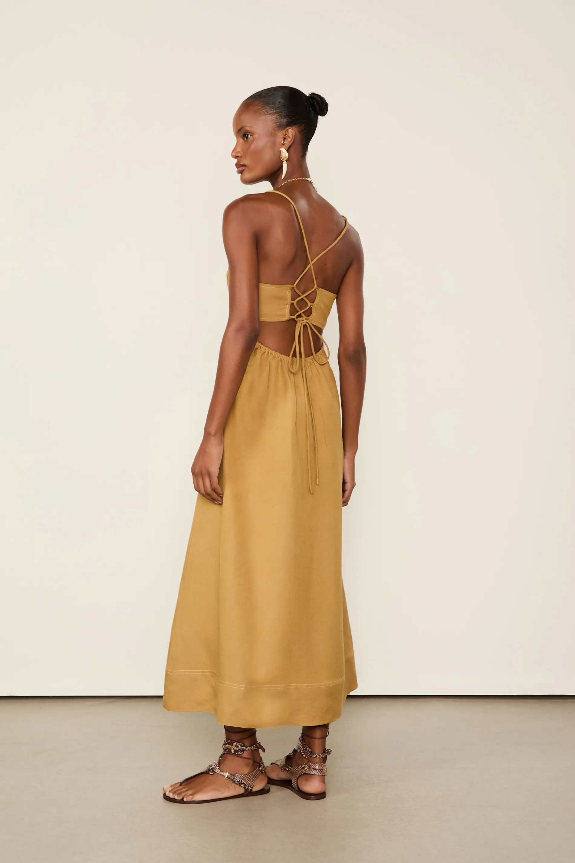 Vestido De Linho Amarração Costas Demerara — foto 3