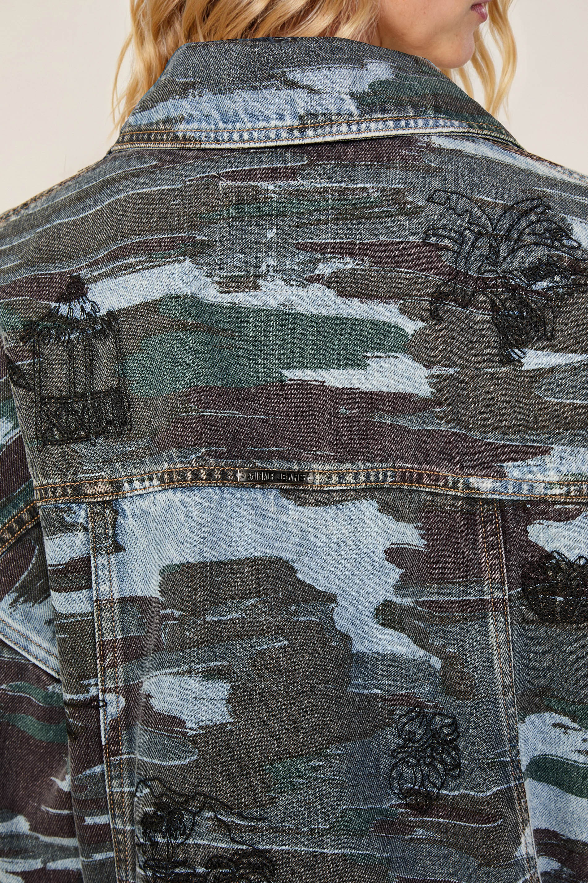 Jaqueta Jeans Cropped Estampa Camuflado — foto 5
