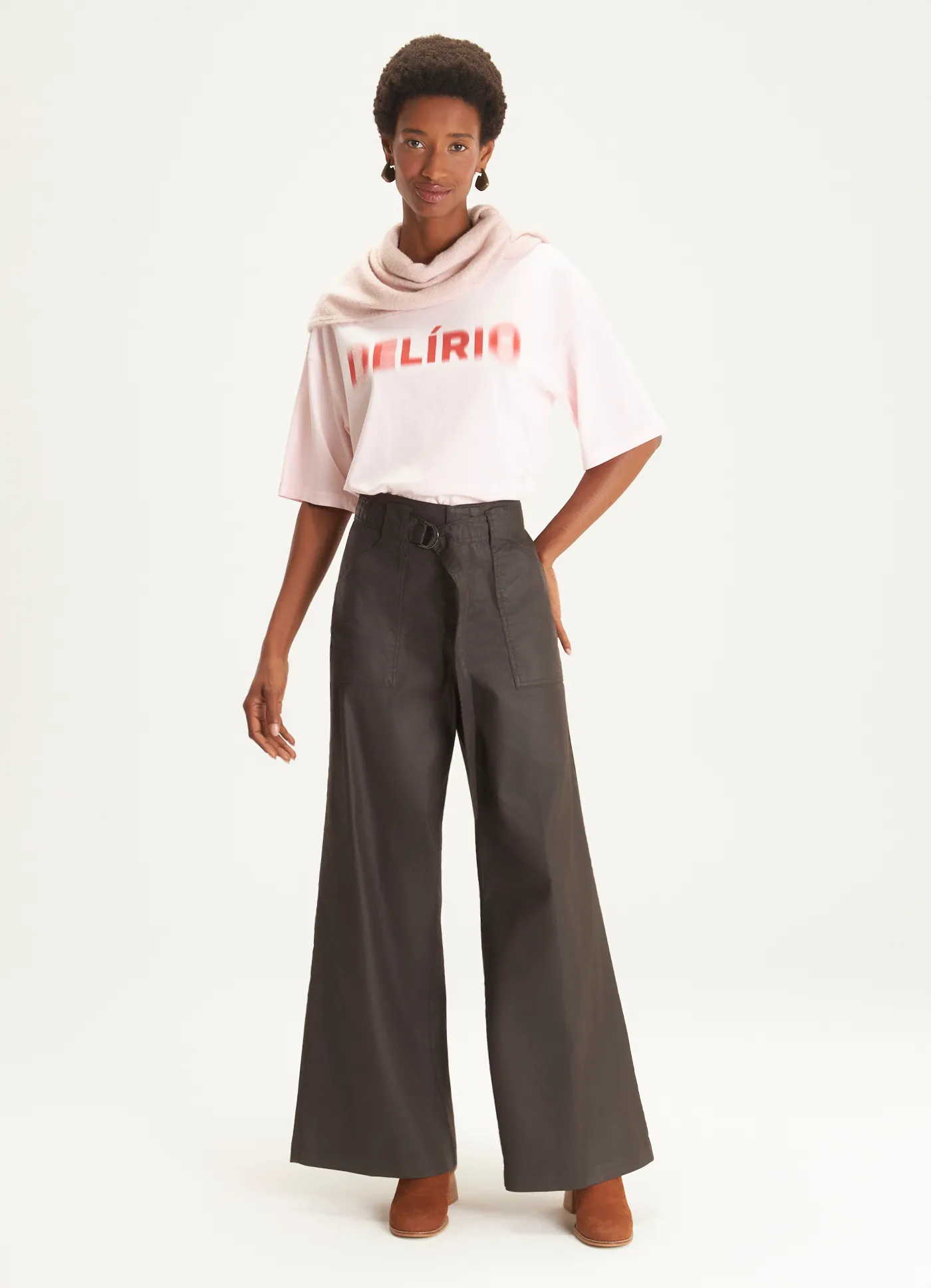Calça sarja pantalona resinada marrom