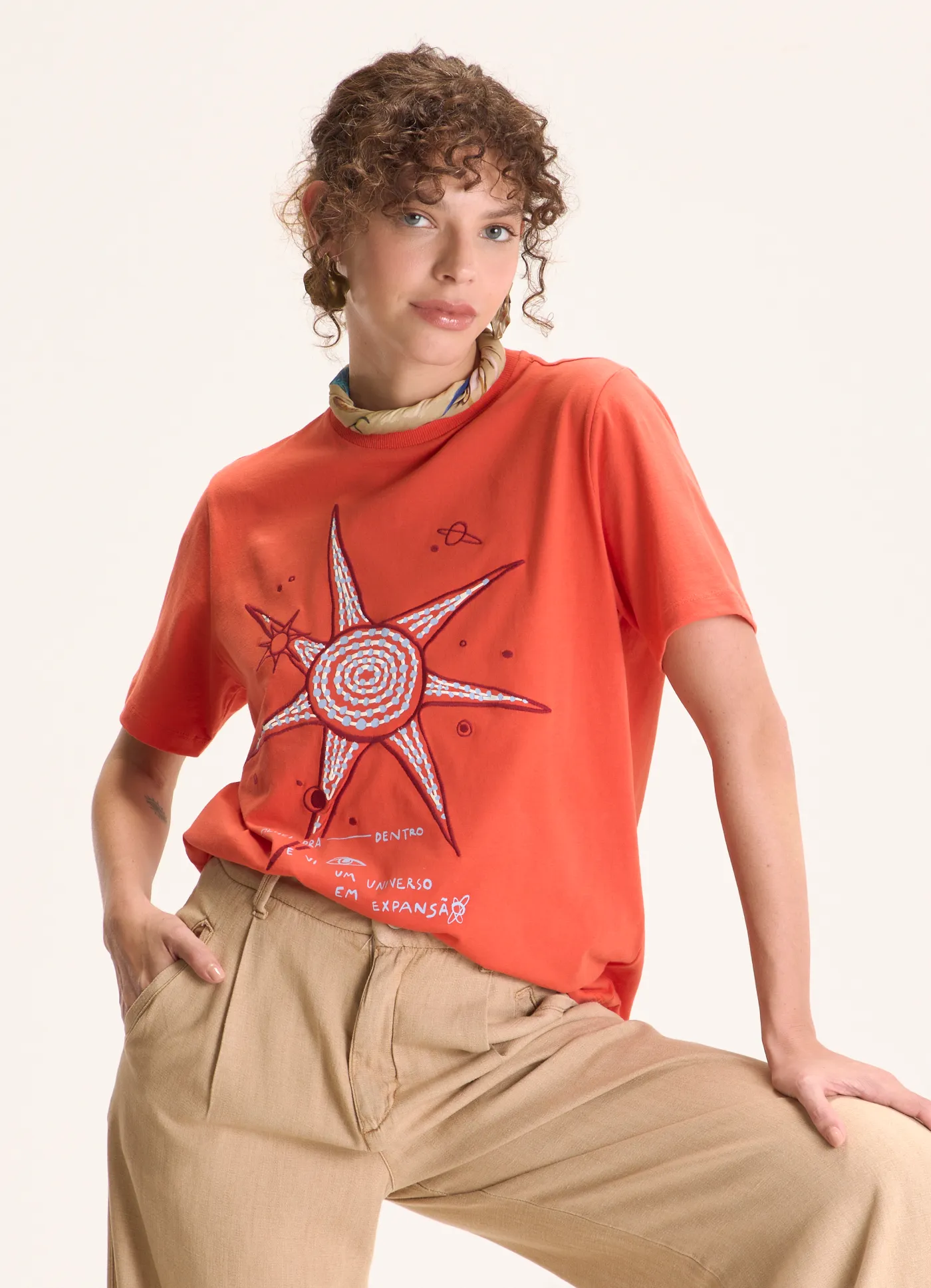 T-shirt classic bordadada expansão vermelho