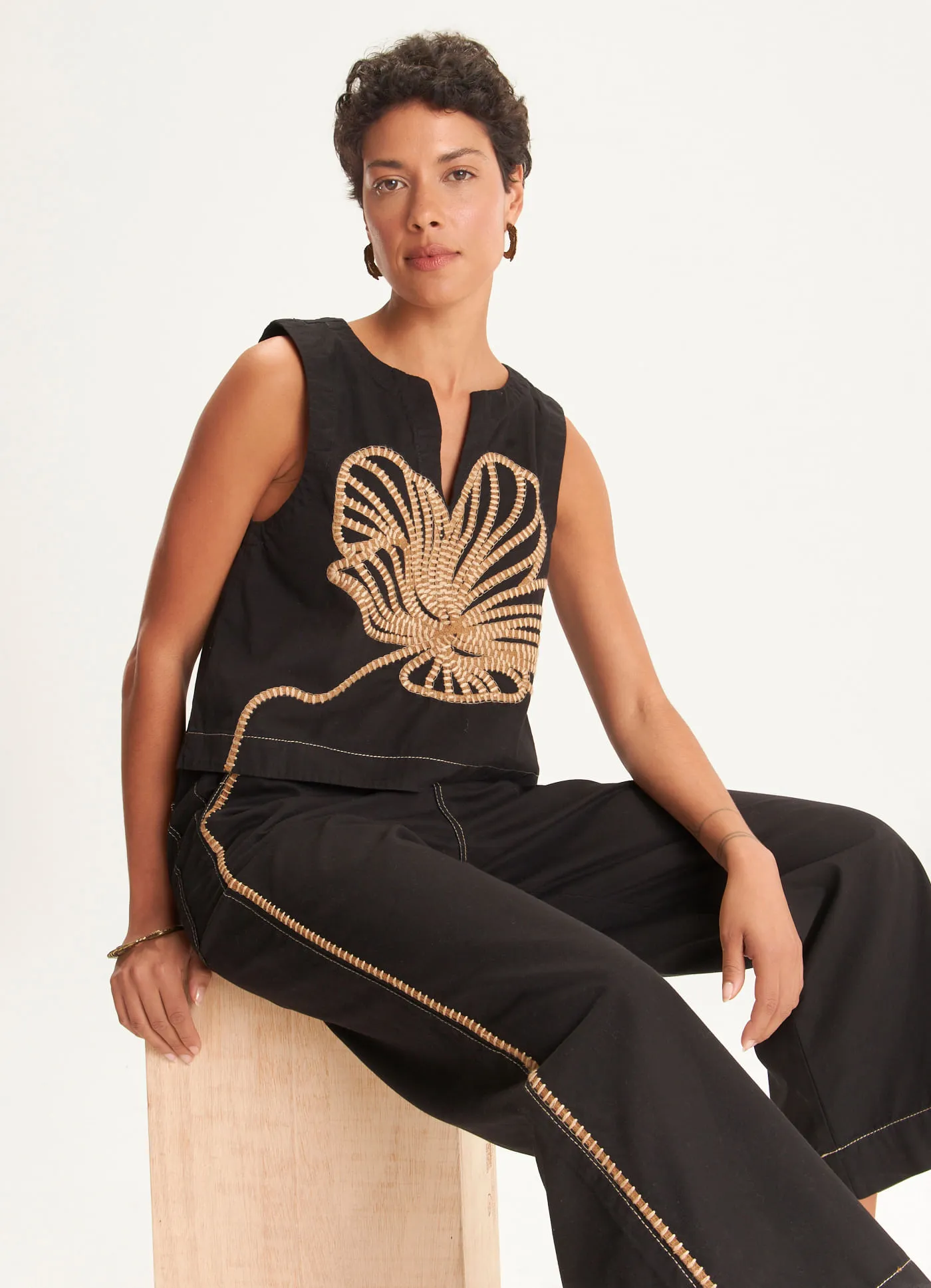 Blusa sarja bordado botânica ancestral preto — foto 2