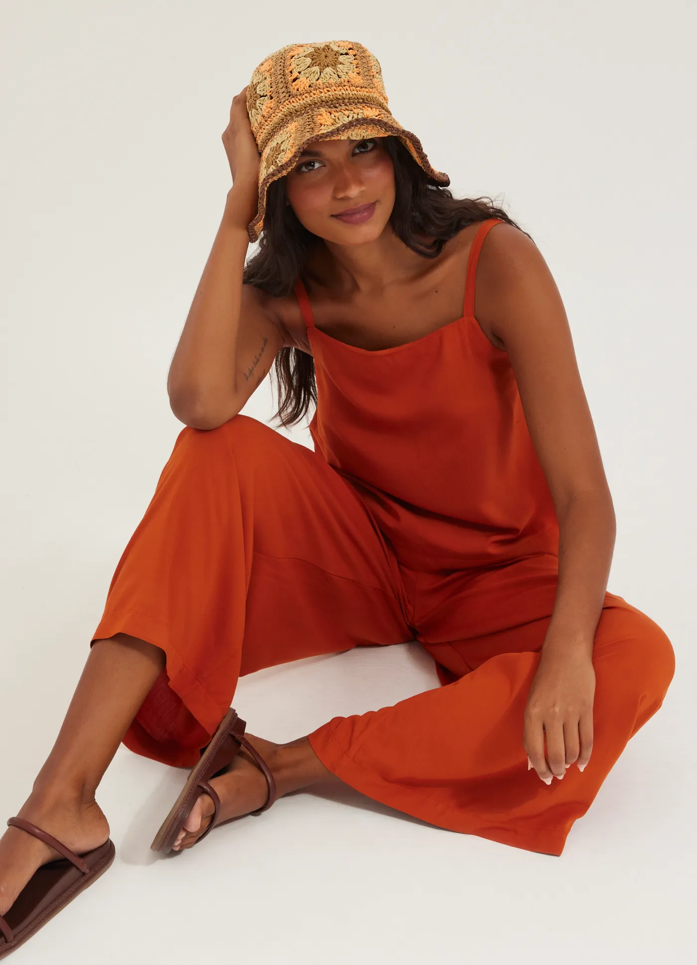 Calça pantalona viscose lisa marrom