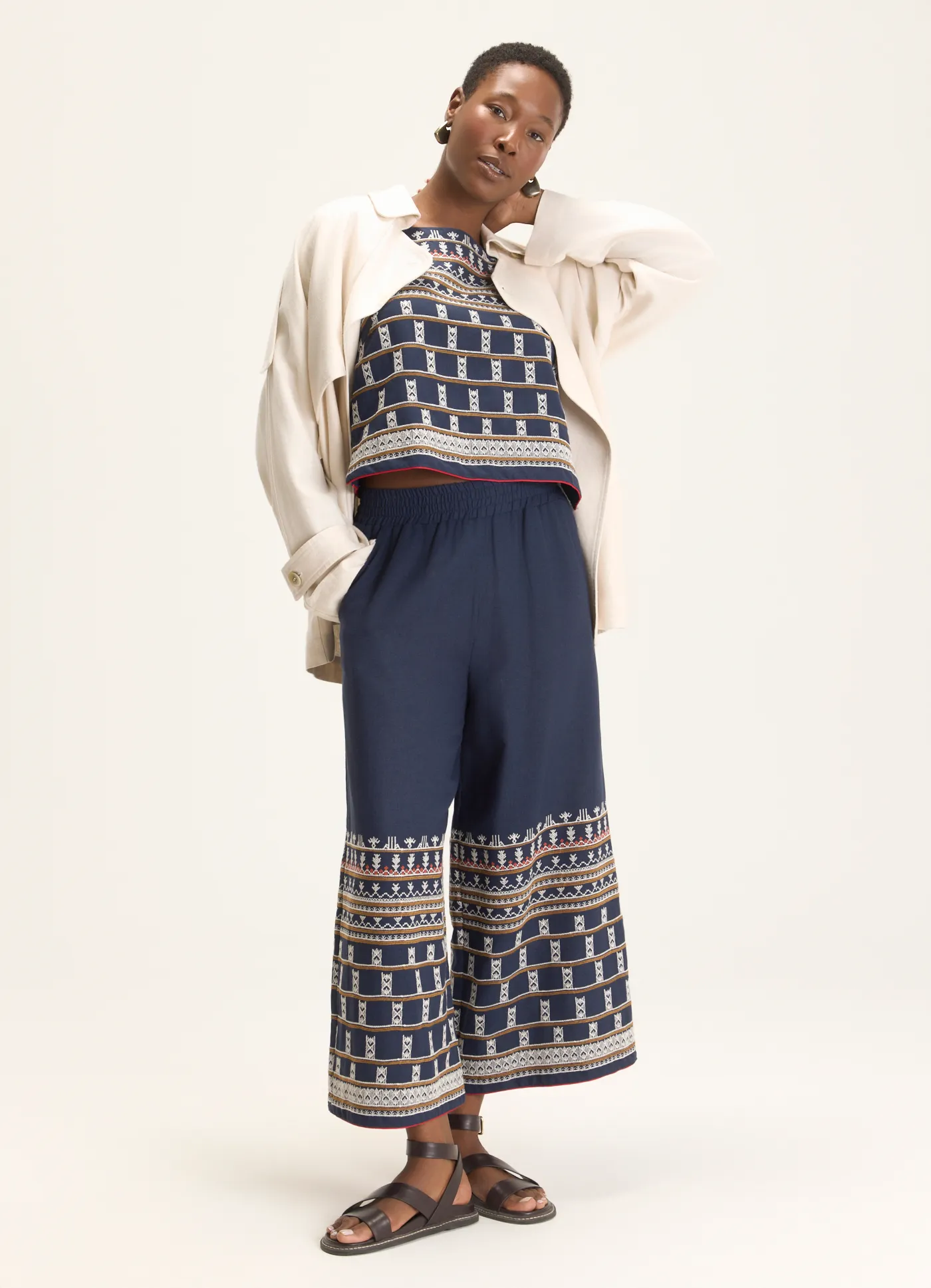 Calça linho bordado étnico