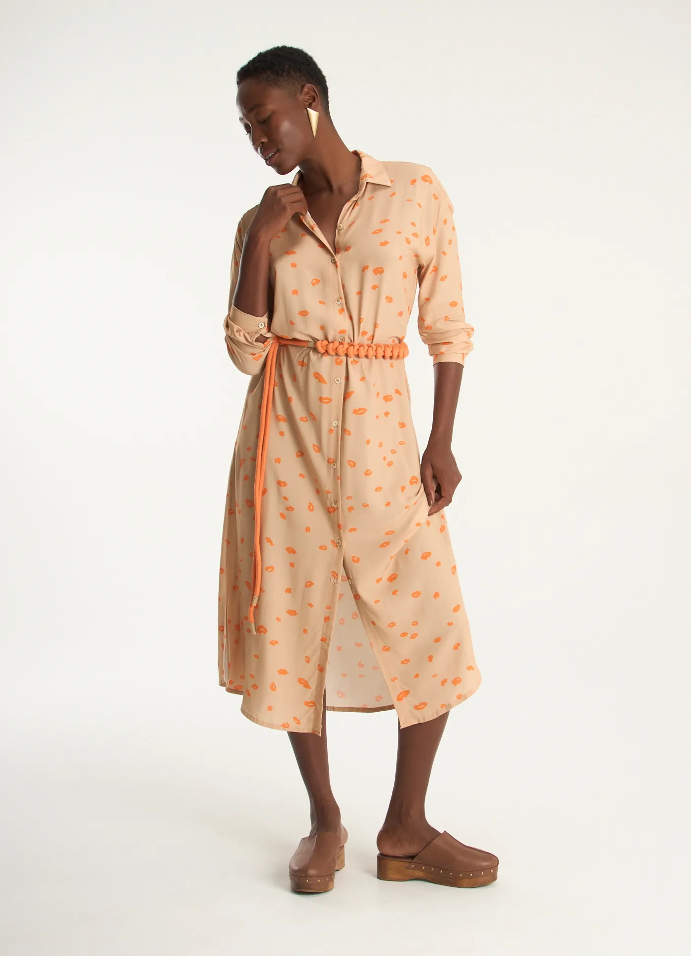 Vestido chemisier estampado beijinho