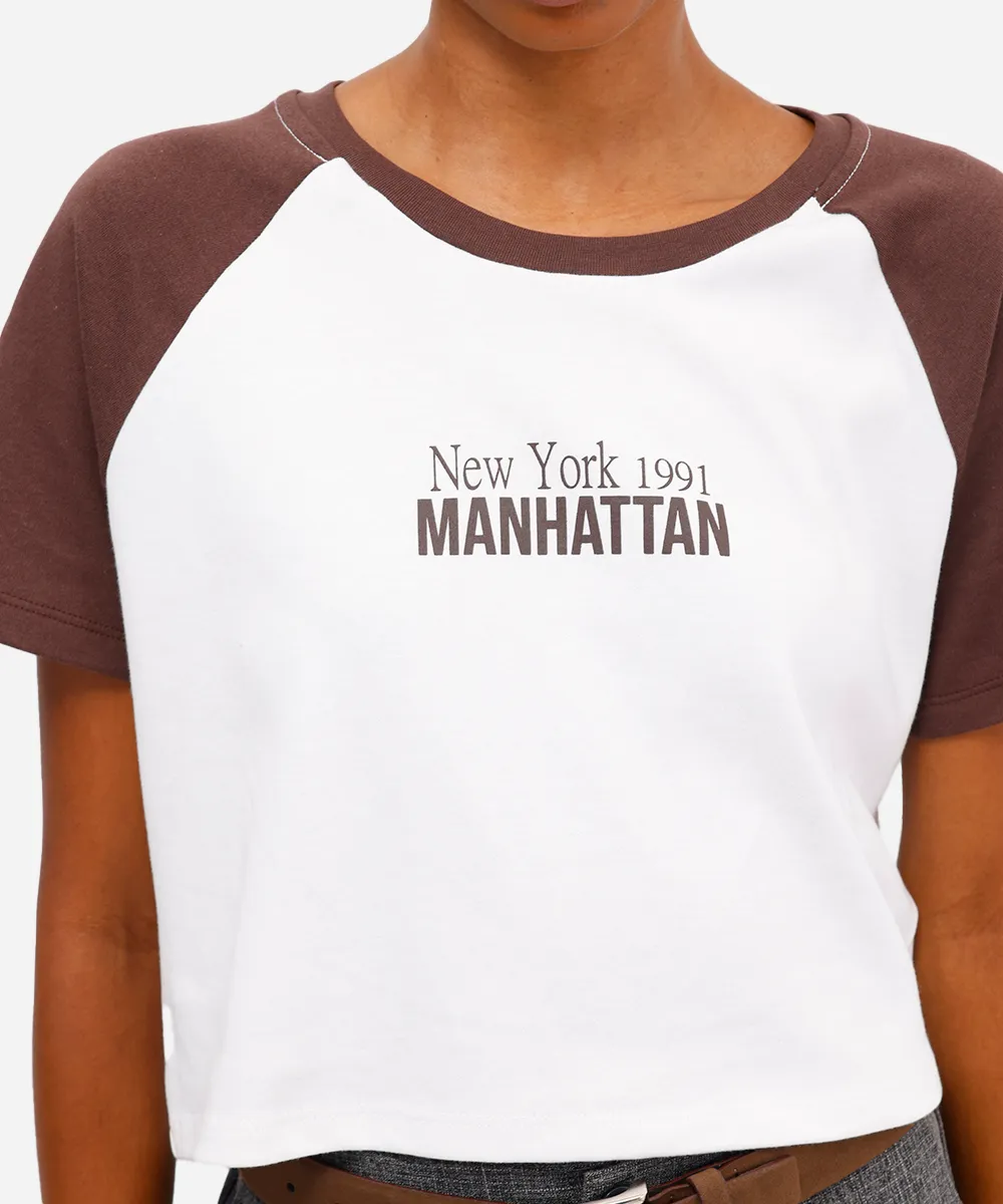 cropped feminino de algodão manga raglan manhattan marrom — foto 2