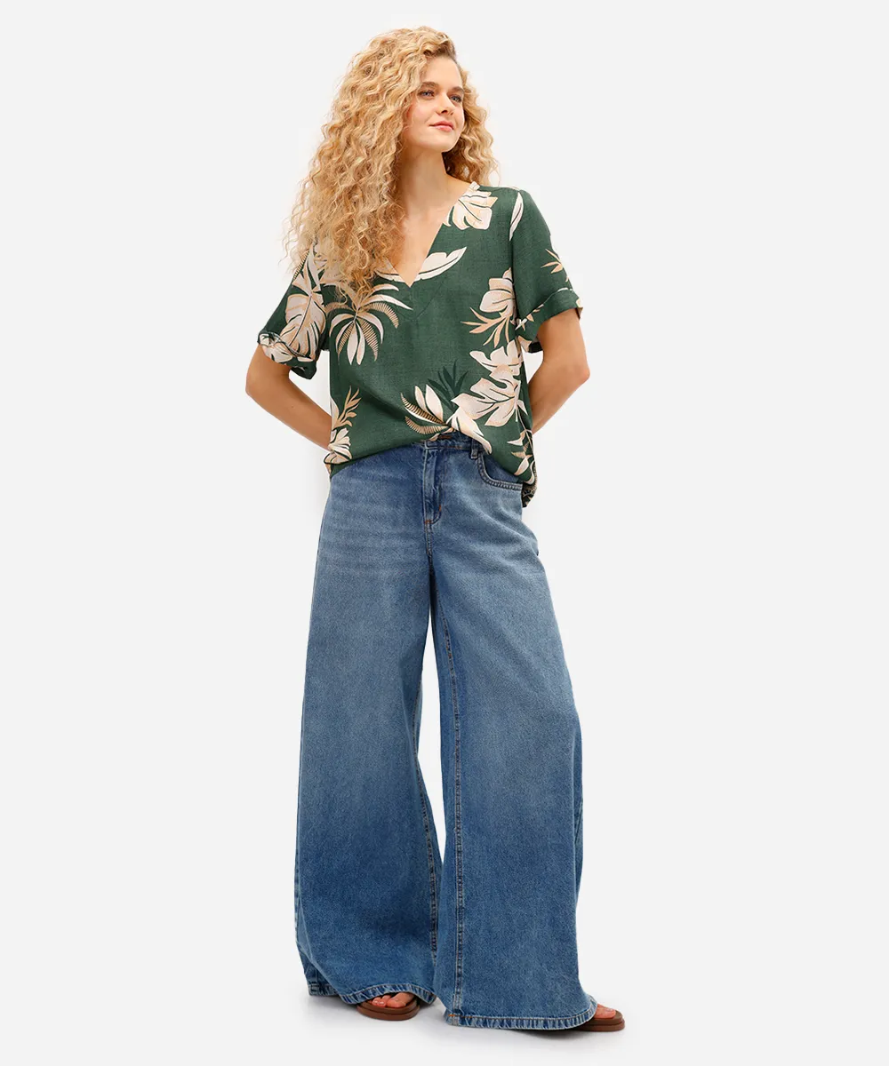 blusa feminina de viscose decote v folhagens verde — foto 3