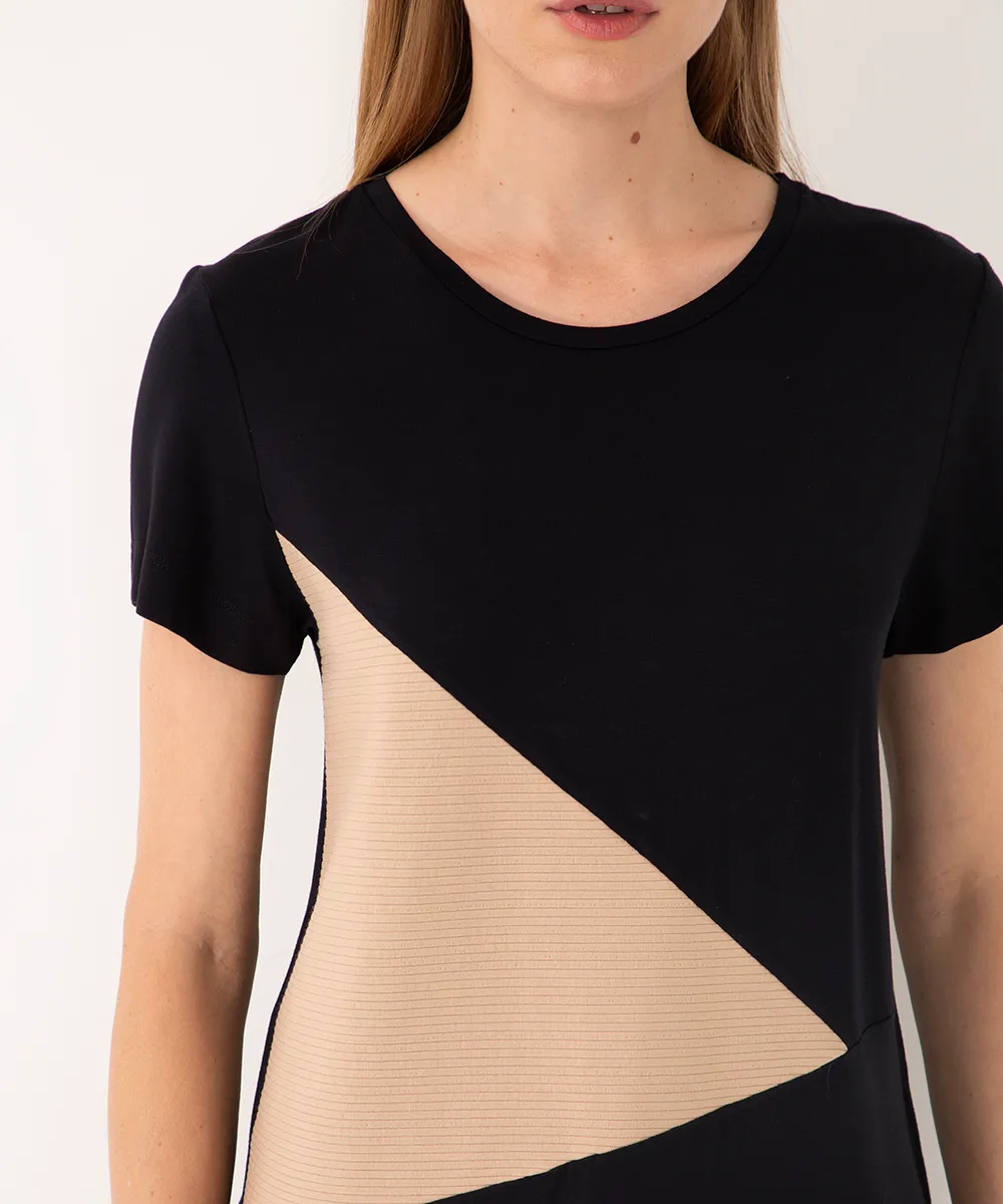 blusa de viscose com recorte manga curta preto — foto 4