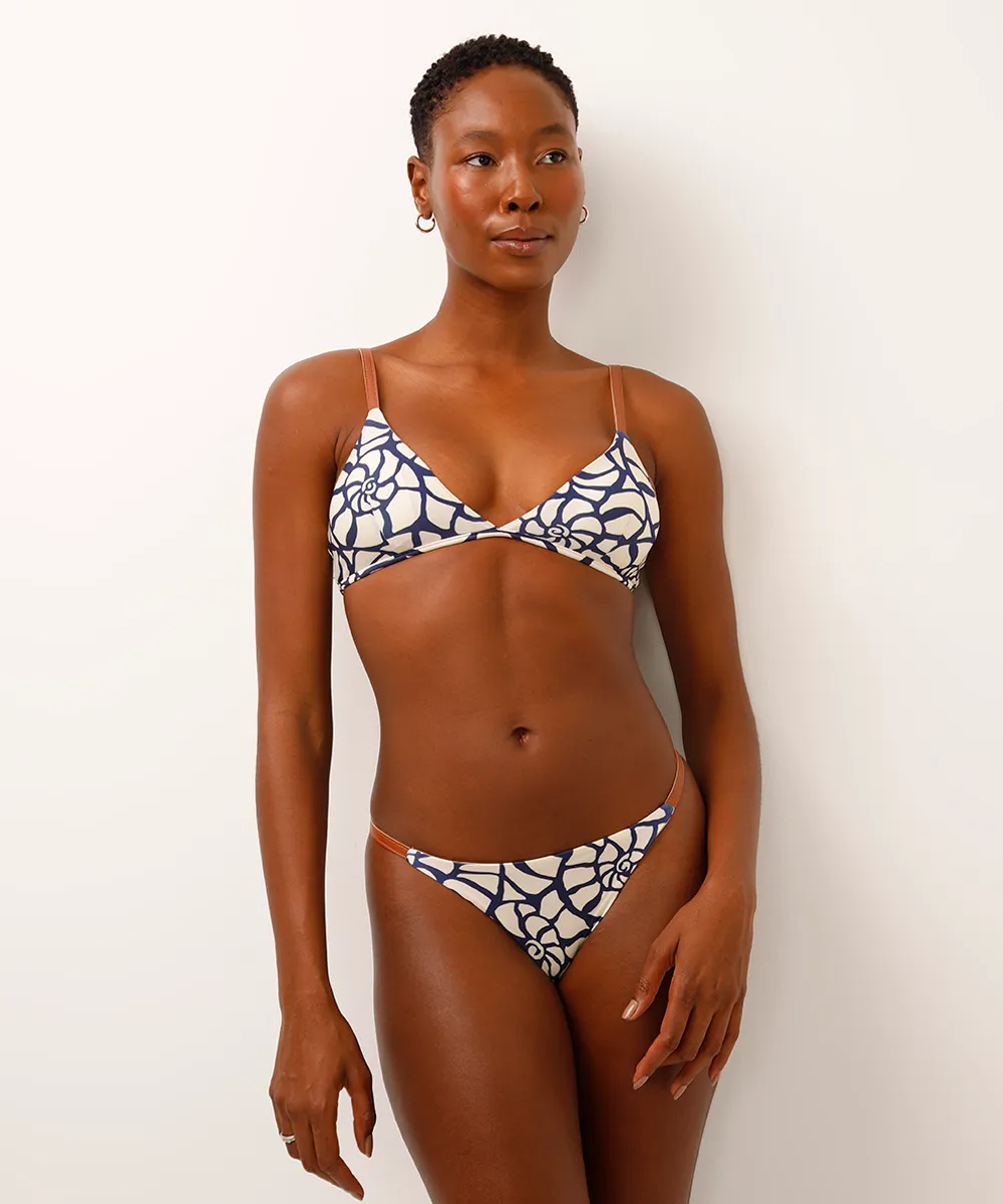 biquíni top triângulo estampado azul — foto 3