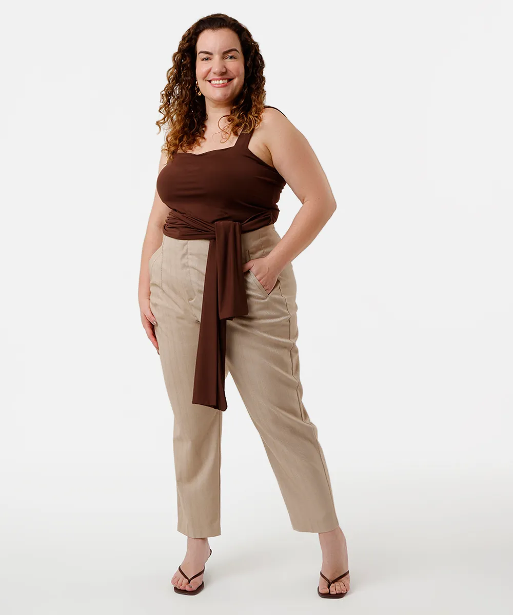 blusa feminina decote quadrado com amarração plus size marrom — foto 5