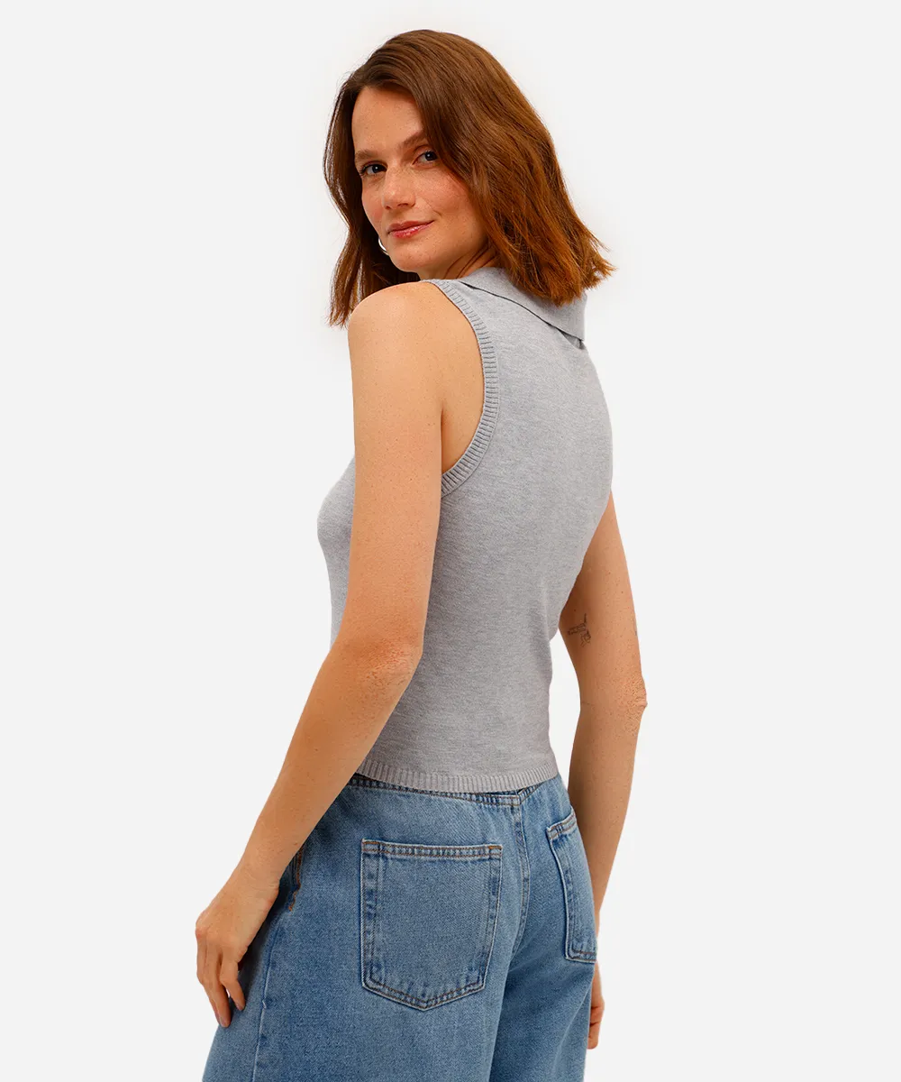 polo feminina de tricot sem manga cinza — foto 2