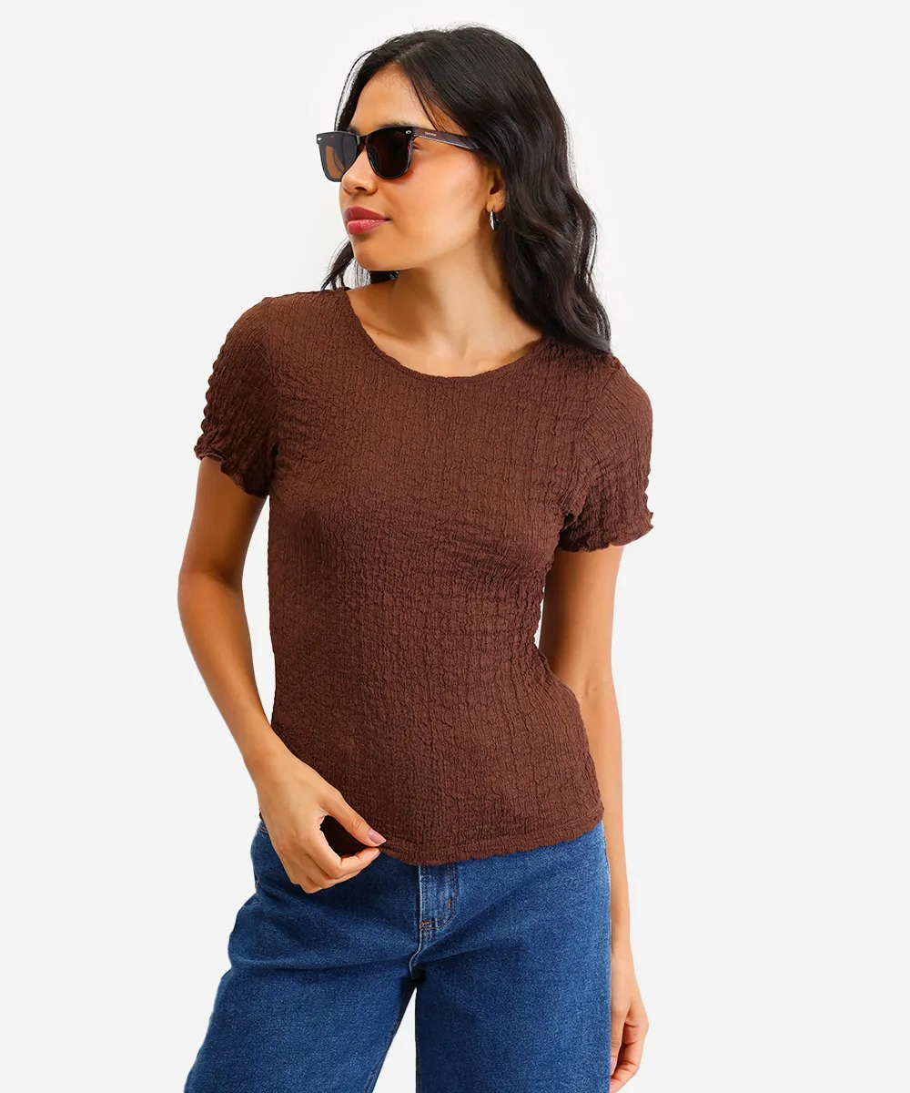 blusa feminina manga curta texturizada marrom escuro — foto 4
