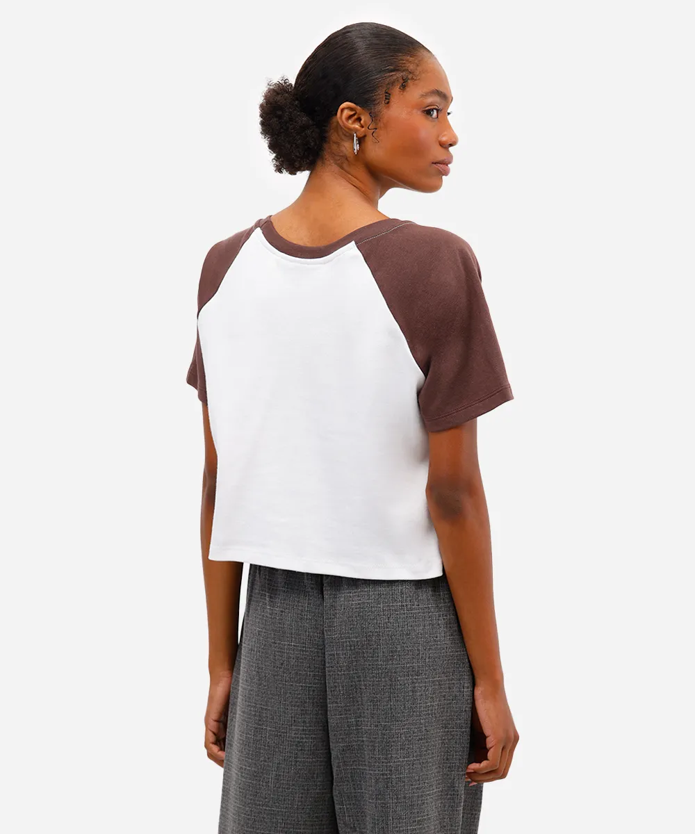 cropped feminino de algodão manga raglan manhattan marrom — foto 4