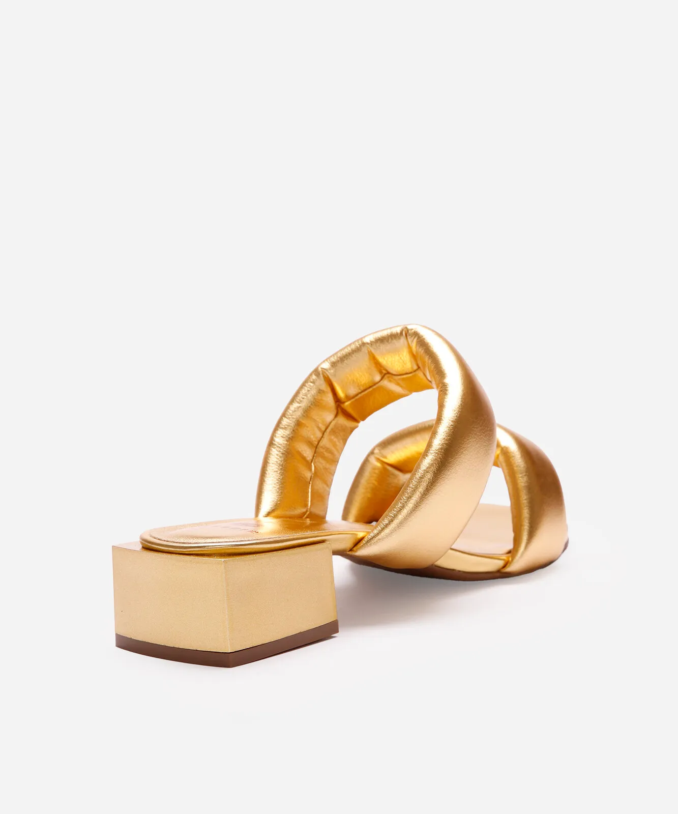 tamanco bico quadrado tira puffer mindset dourado — foto 4