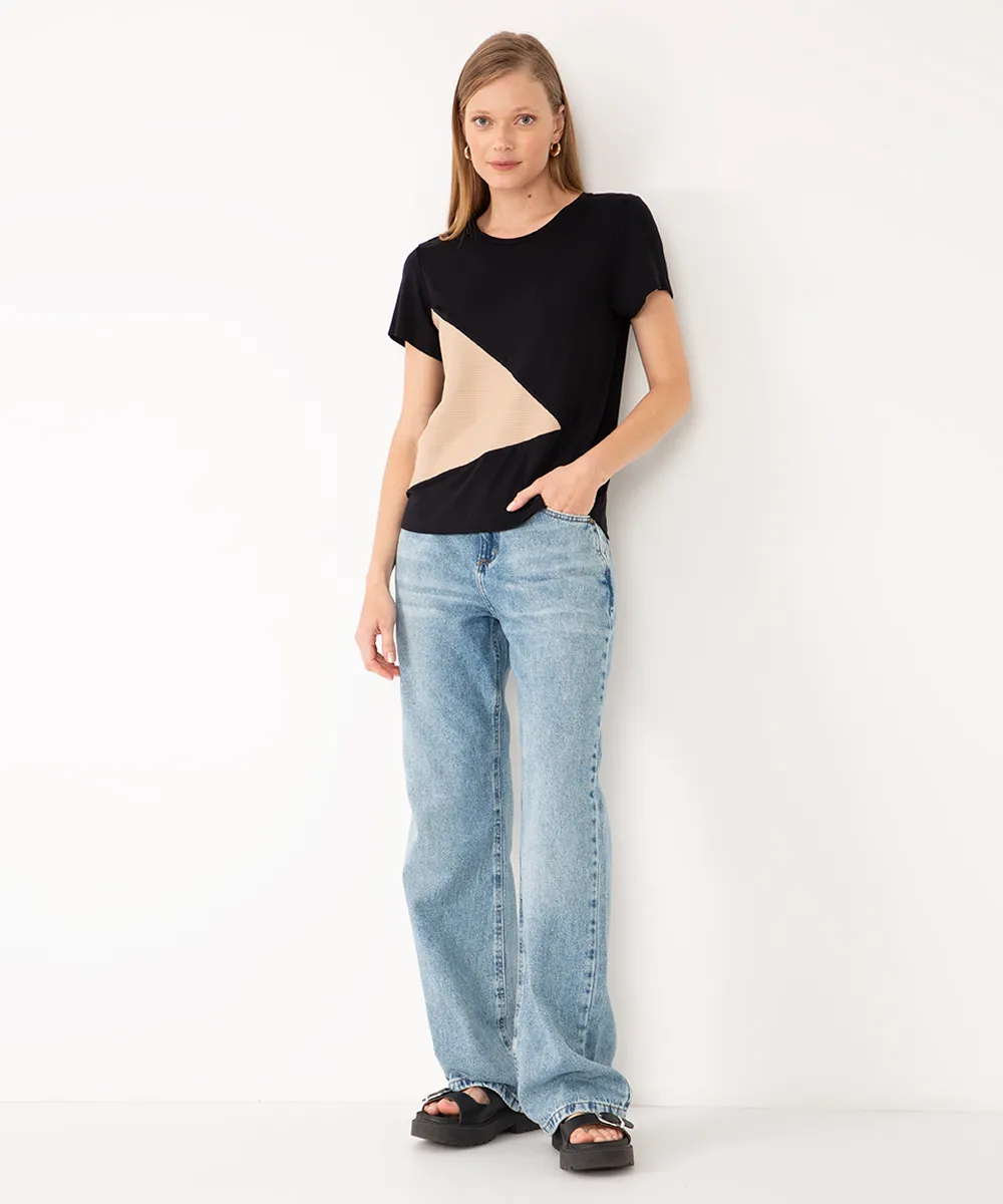 blusa de viscose com recorte manga curta preto — foto 3