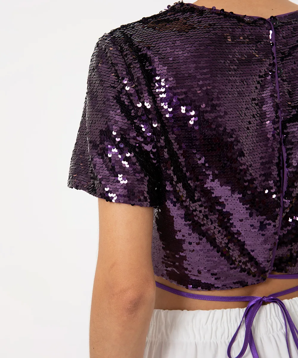 blusa cropped de paetê manga curta com amarração roxa — foto 5