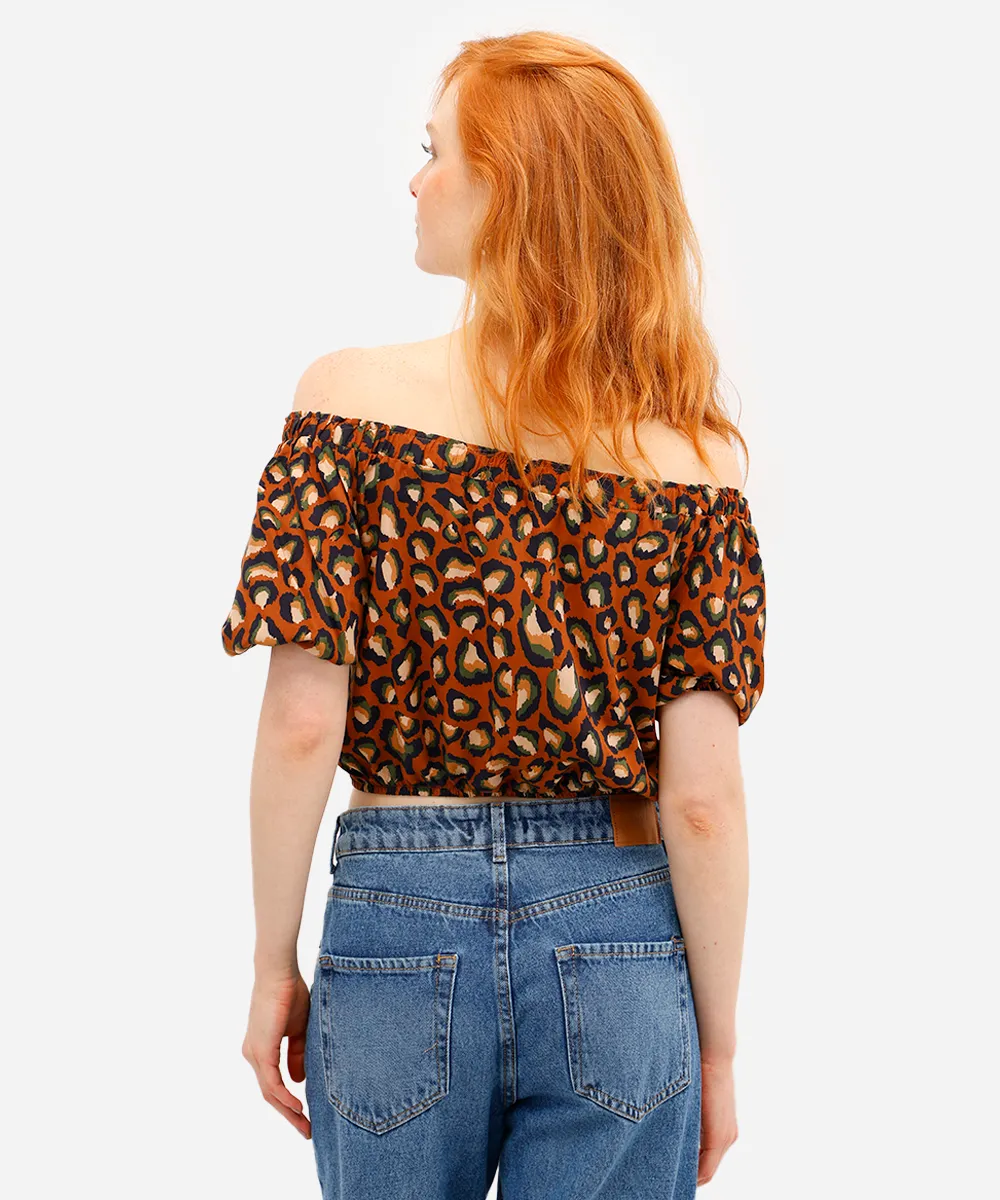 blusa ombro a ombro feminina de viscose animal print marrom — foto 2