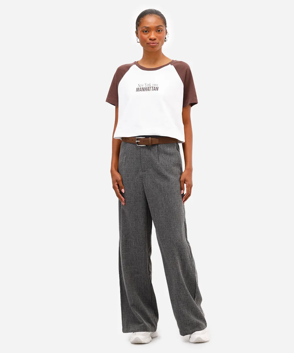 cropped feminino de algodão manga raglan manhattan marrom — foto 3