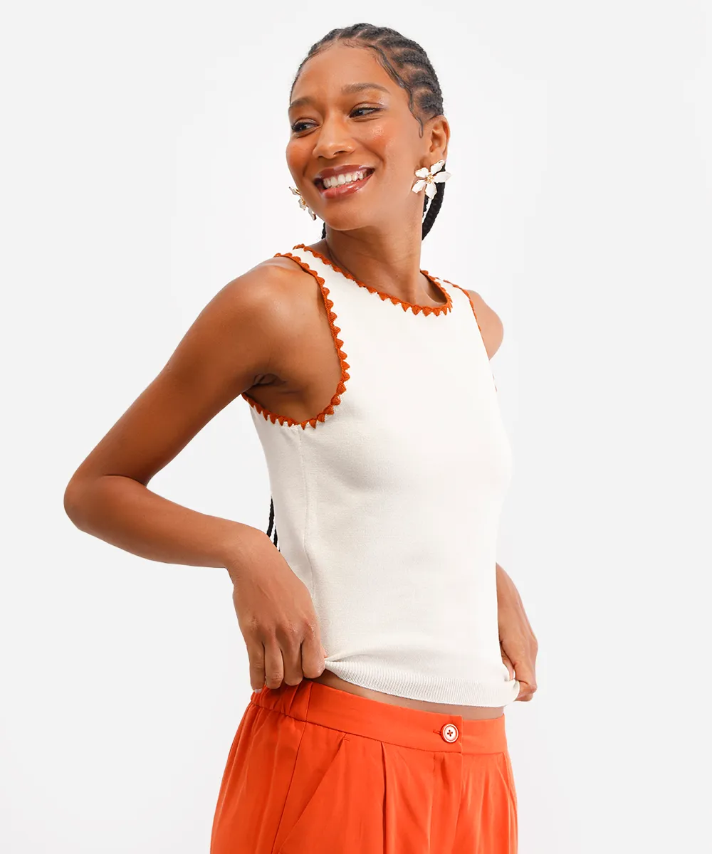 cropped de tricot com bordado bege — foto 3