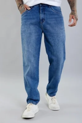 Calça Jeans Masculina Perna Reta com Lavagem Média — foto 8