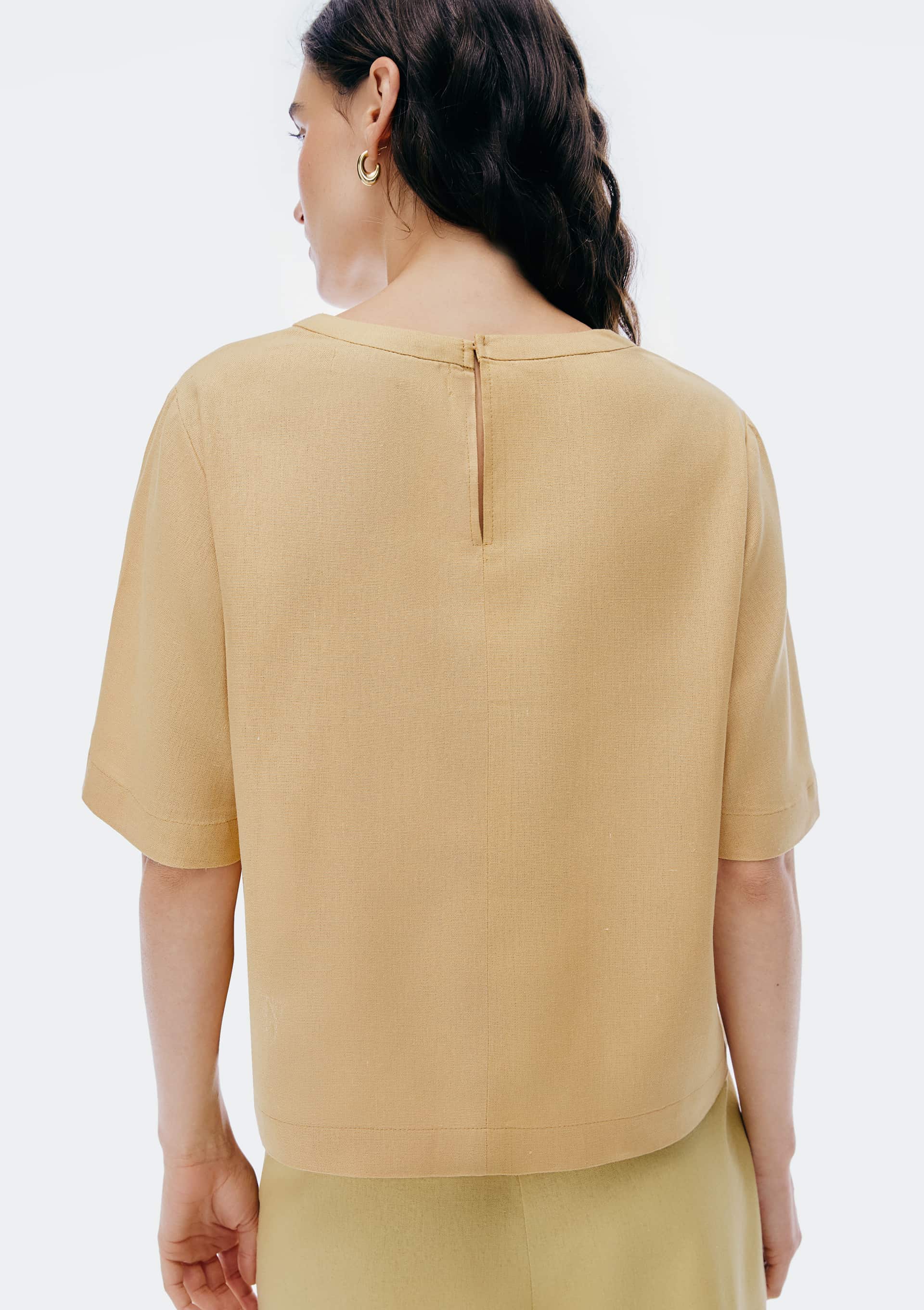 Blusa Feminina Manga Média Com Linho - Bege — foto 3