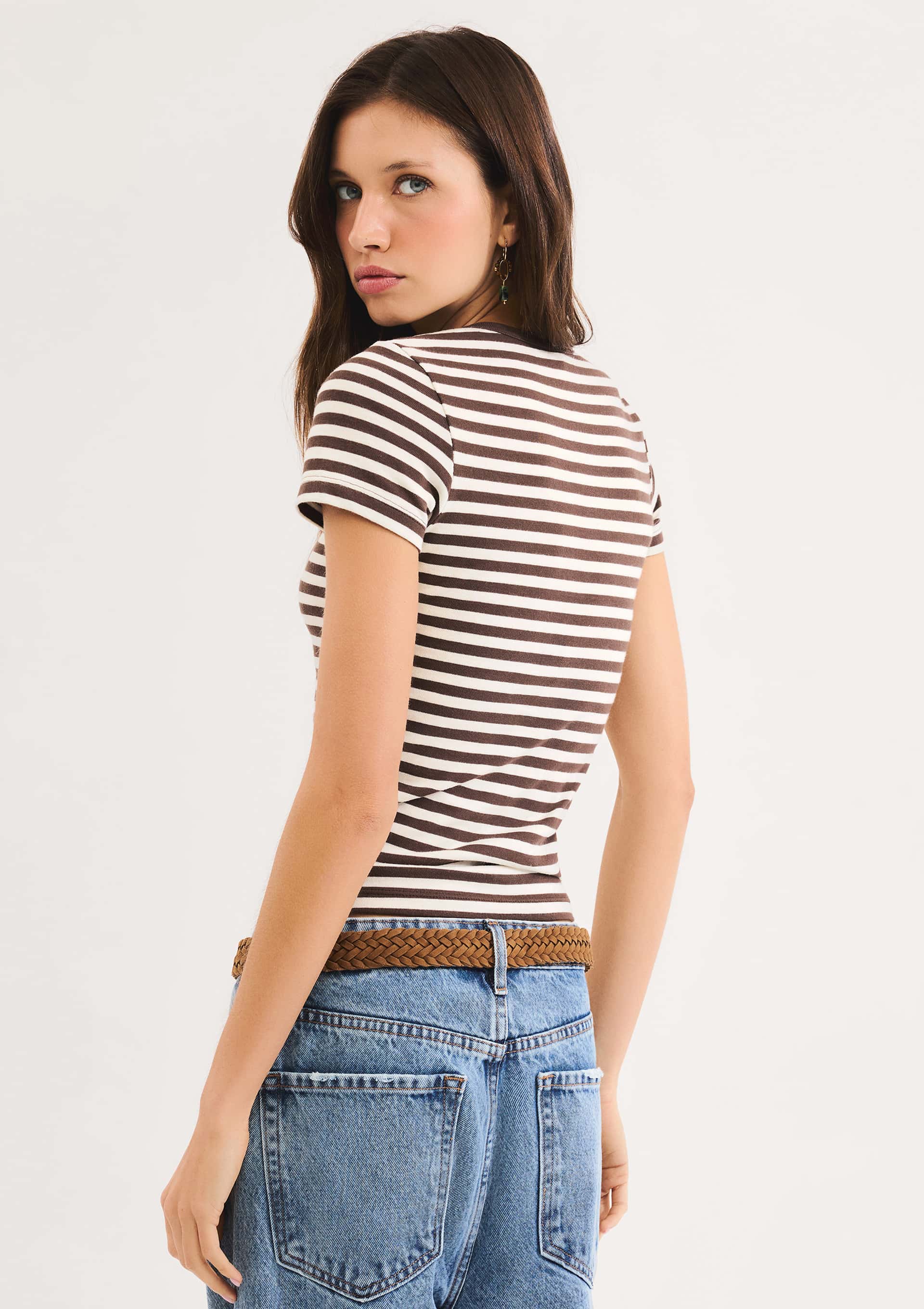 Blusa Feminina Listrada Em Malha Binada Com Botões - Marrom — foto 3