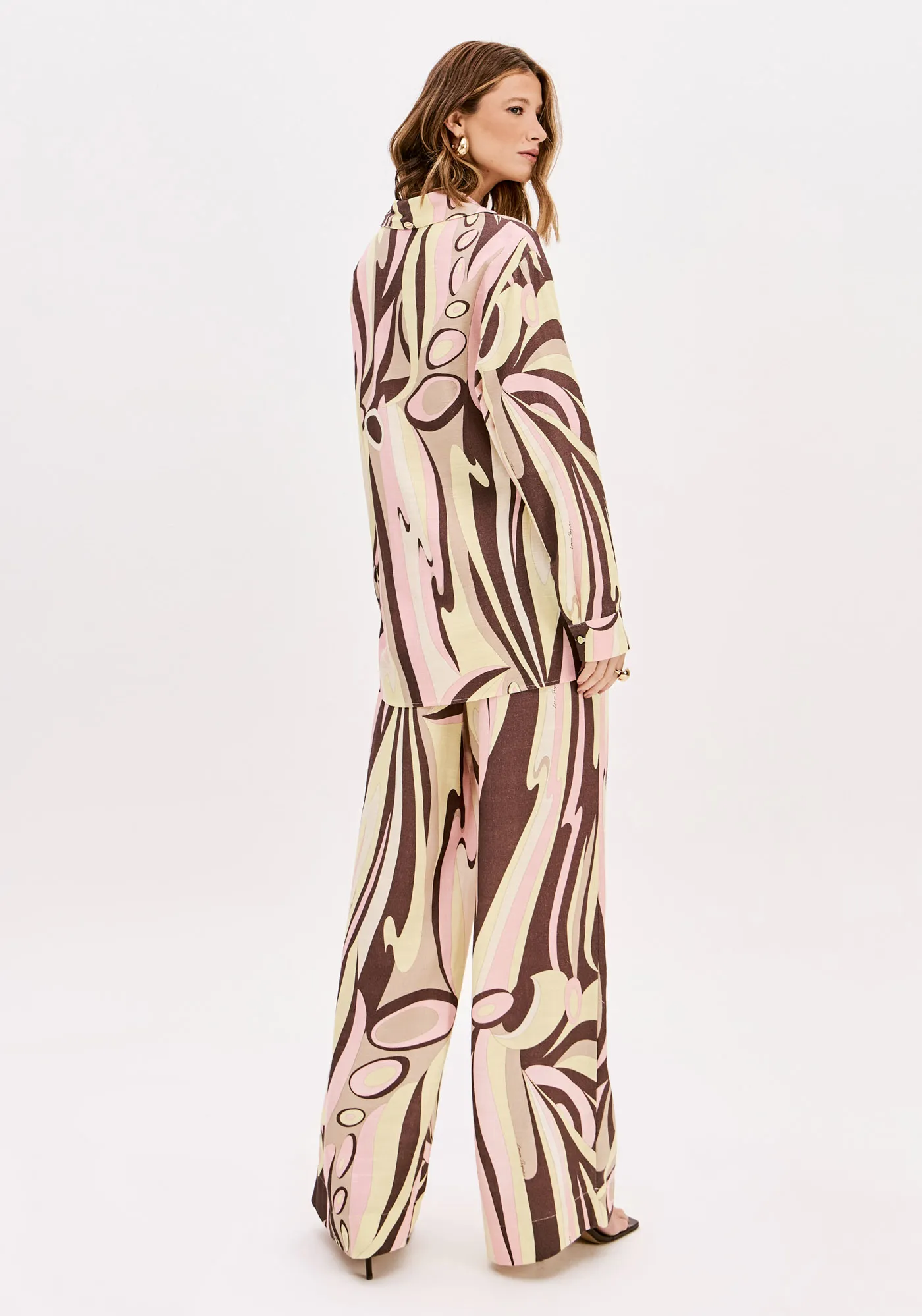Calça Wide Leg Estampada Com Bolsos — foto 3