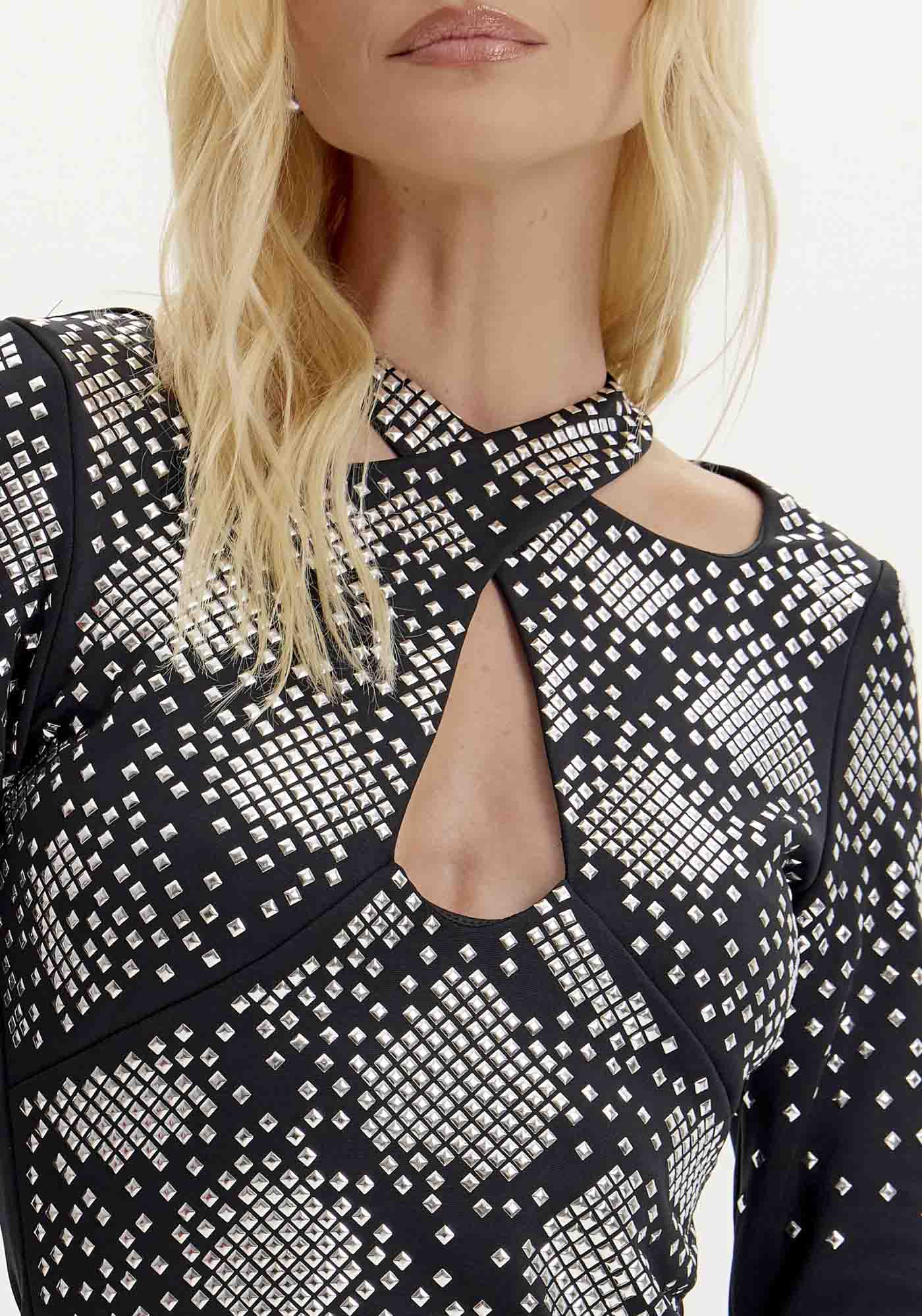 Vestido Curto Com Aplicação — foto 3