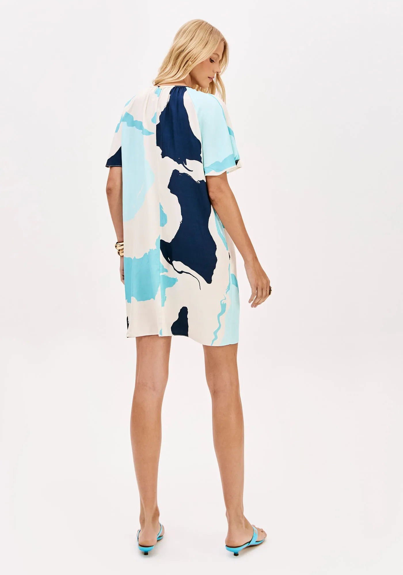 Vestido Curto Estampado Com Manga Fluida — foto 3