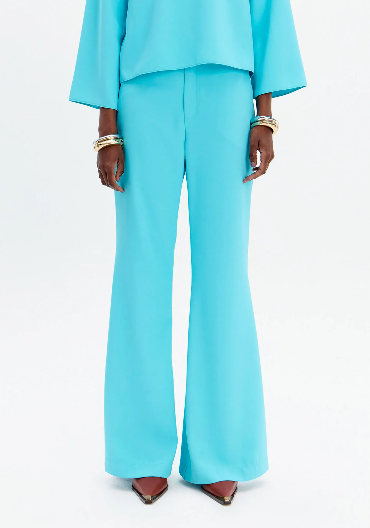 Calça Flare Com Bolso E Cintura Alta — foto 3
