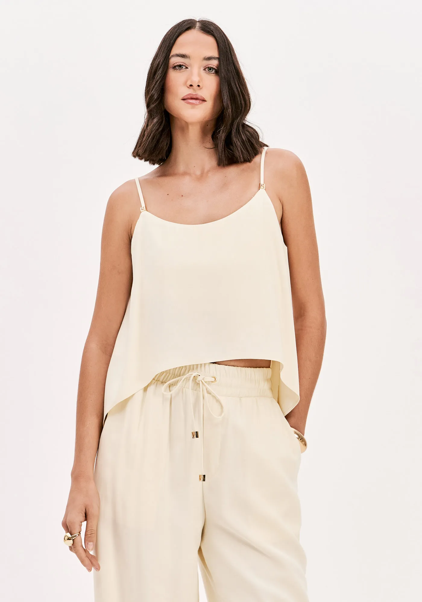 Blusa Curta De Alças Finas Com Aviamento