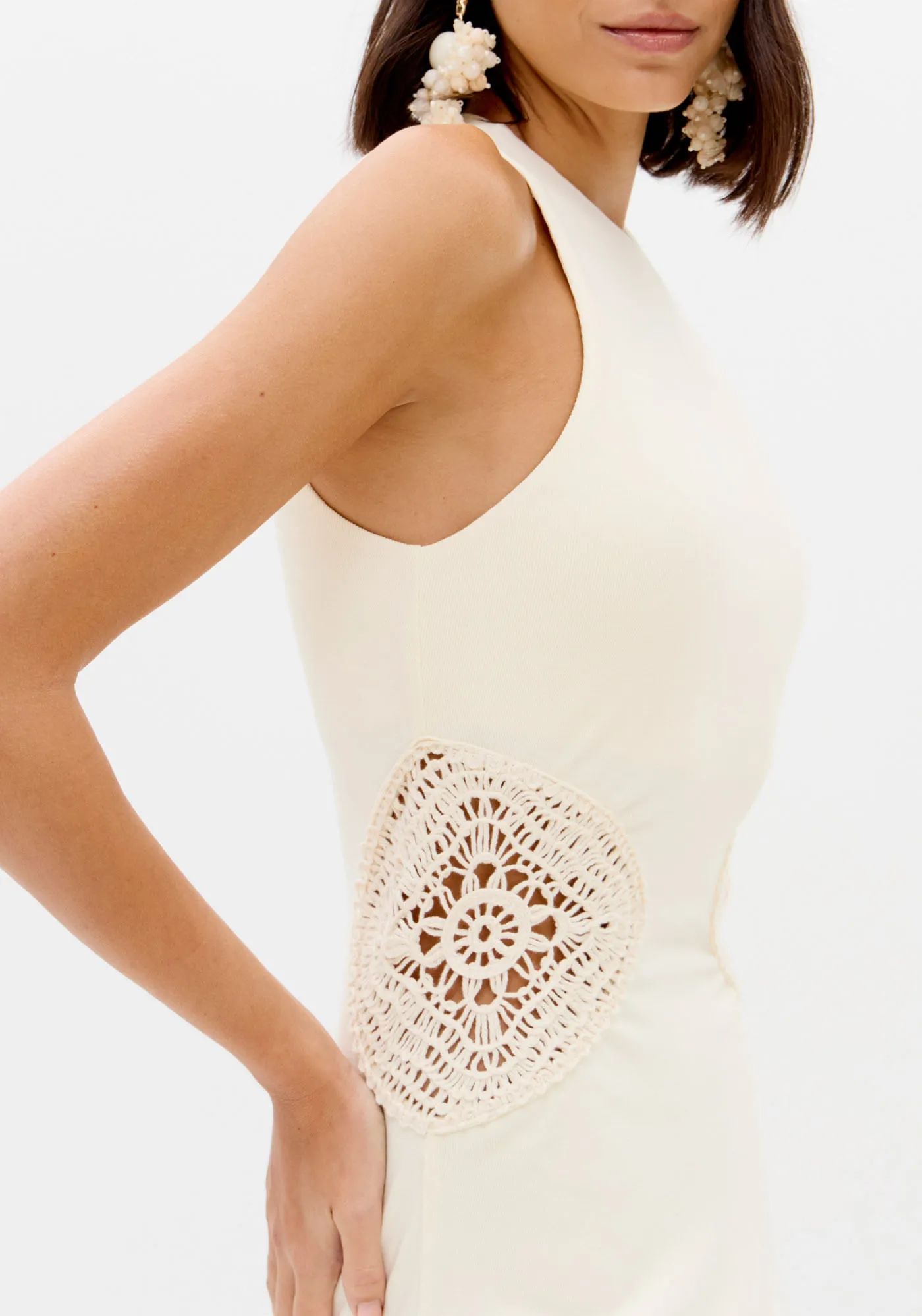 Vestido Curto Sem Mangas Com Crochê — foto 2