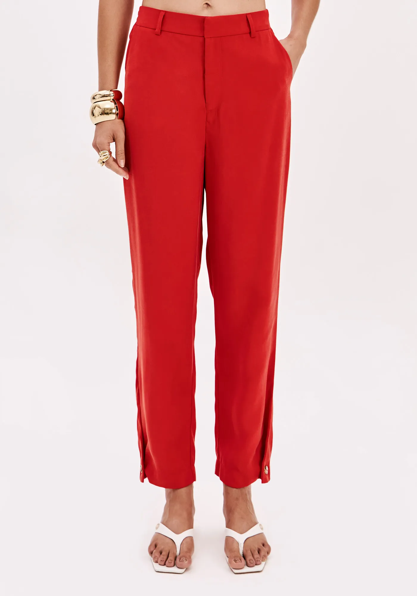 Calça Carrot Cintura Média Com Bolsos — foto 2