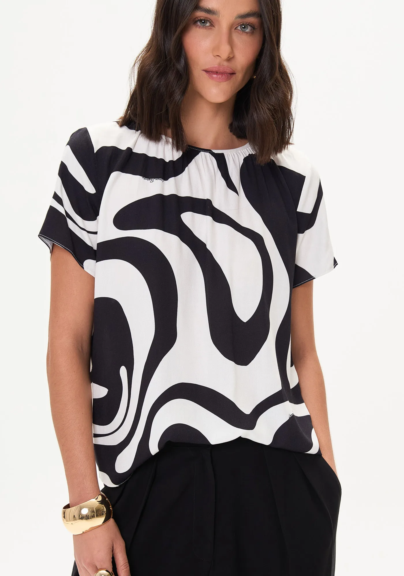 Blusa Manga Curta Estampada Descolada — foto 2