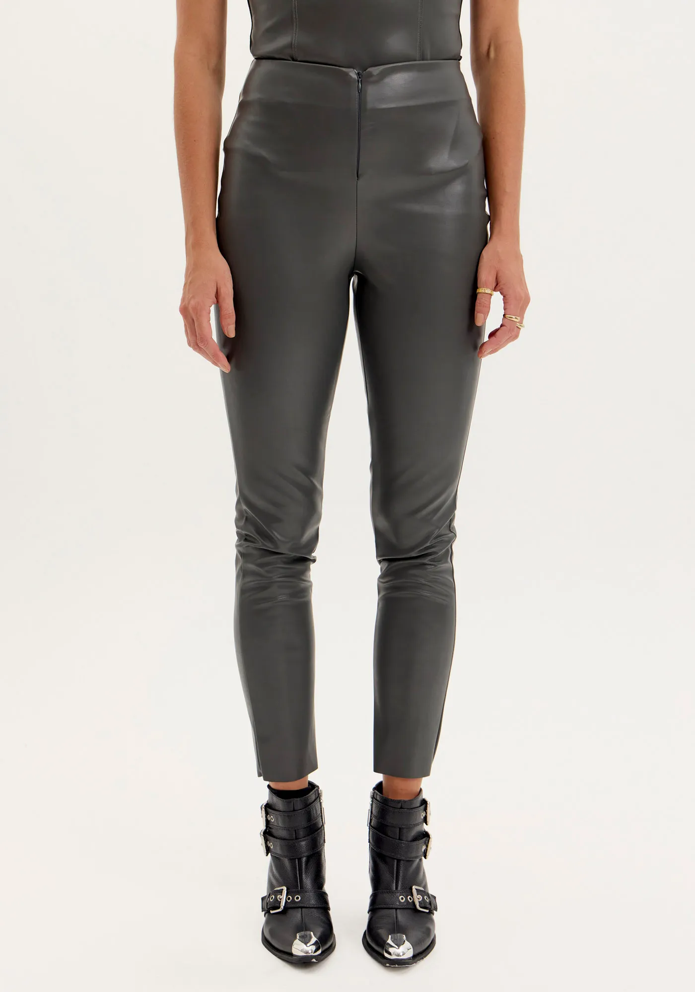 Legging Cintura Alta Em PU — foto 3